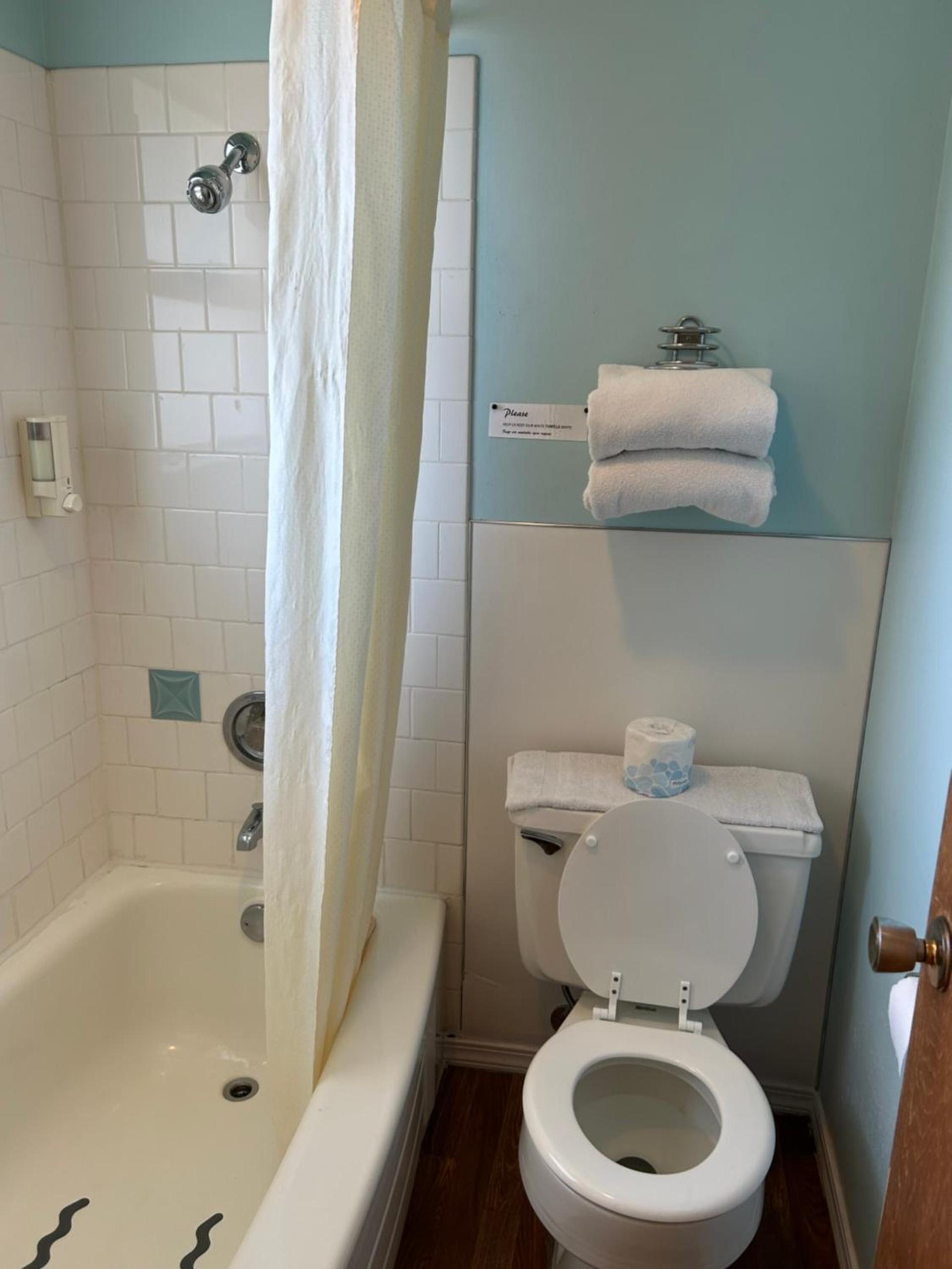 Economy Inn photo 20