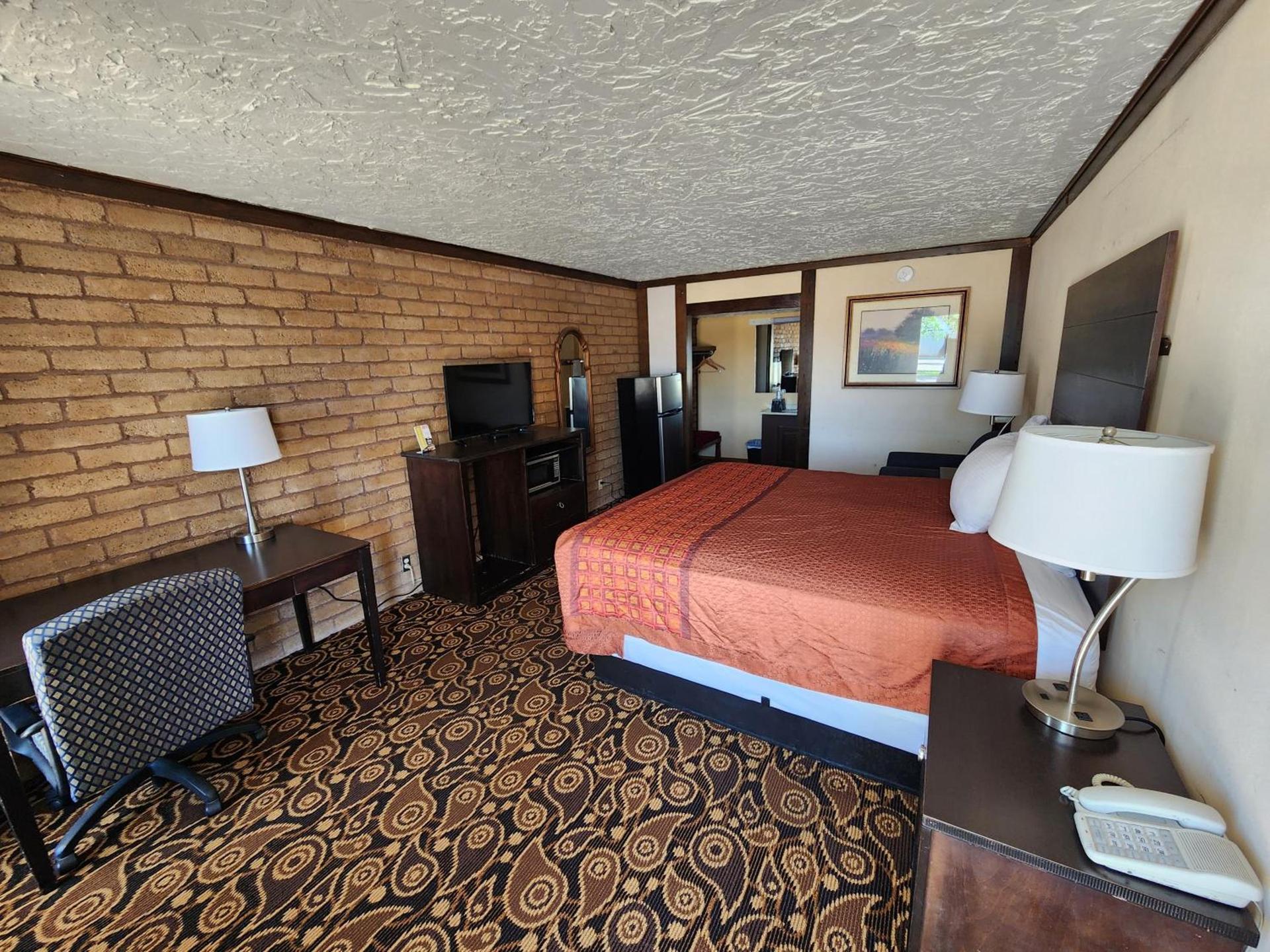 Rodeway Inn photo 10
