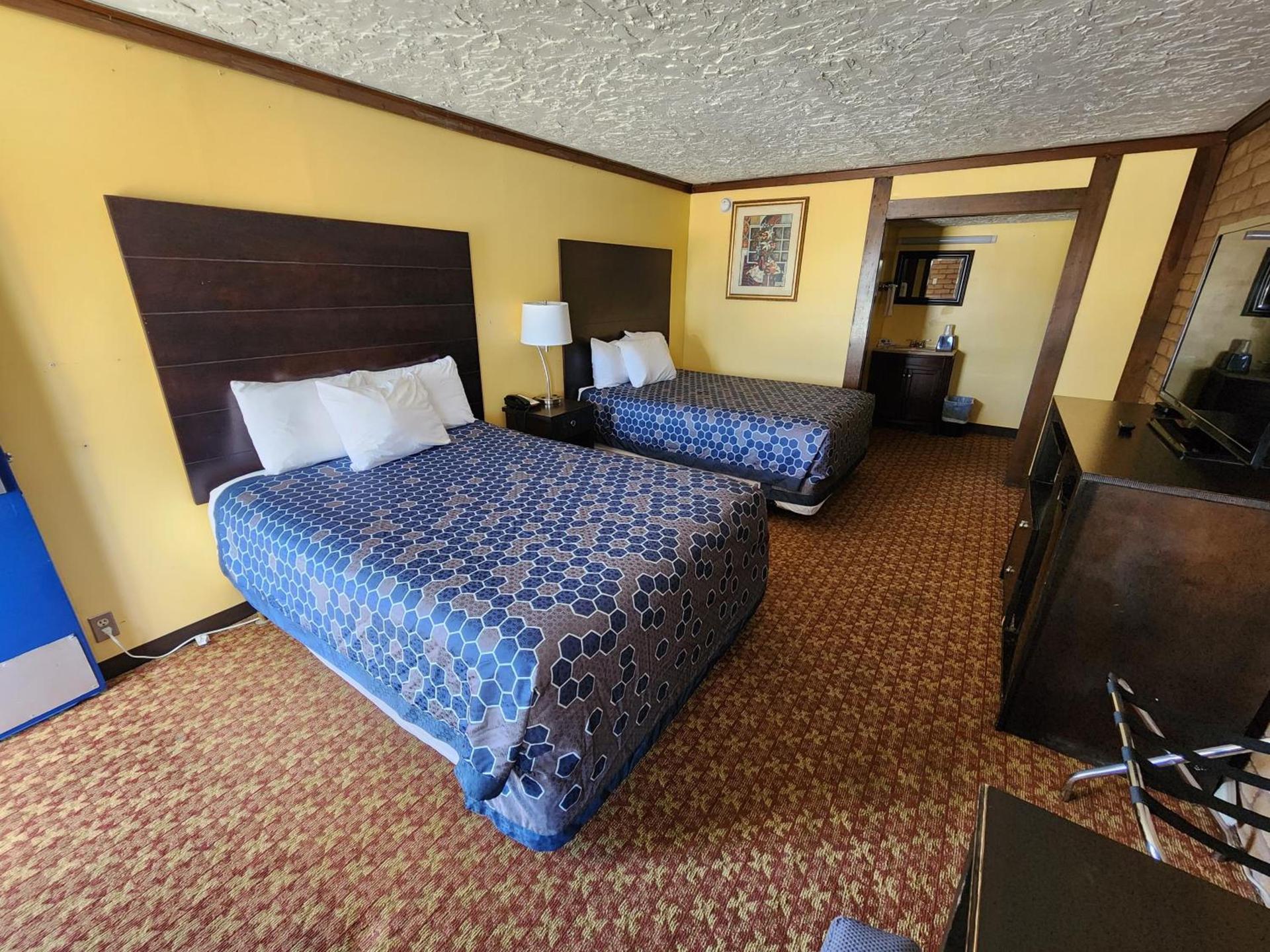 Rodeway Inn photo 11