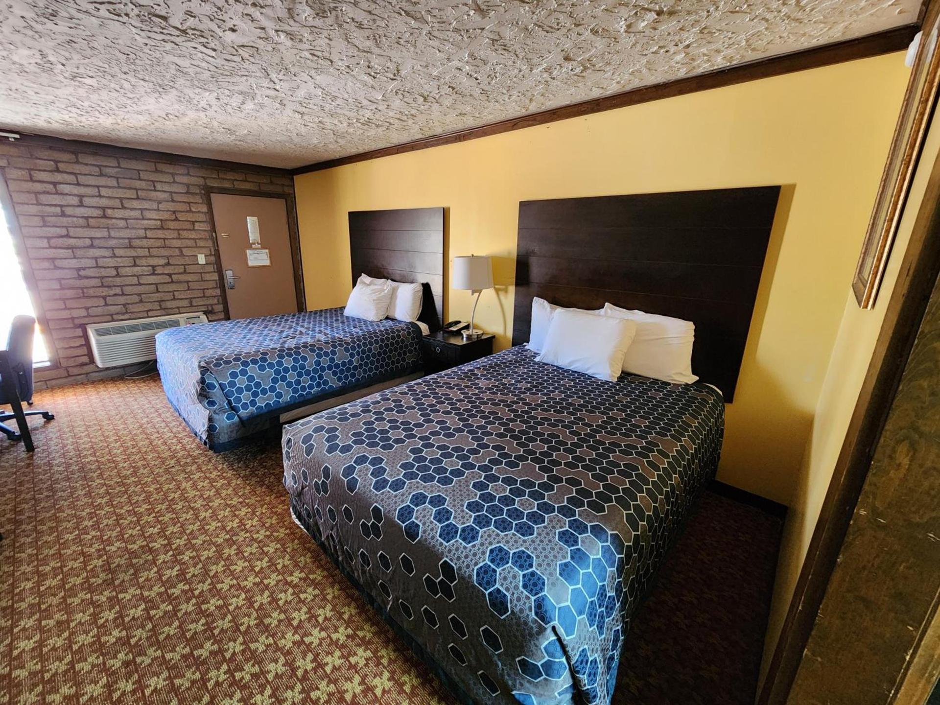 Rodeway Inn photo 13