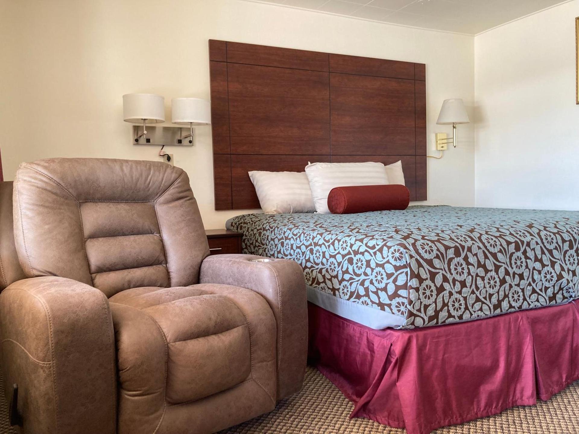 Hills Inn photo 5