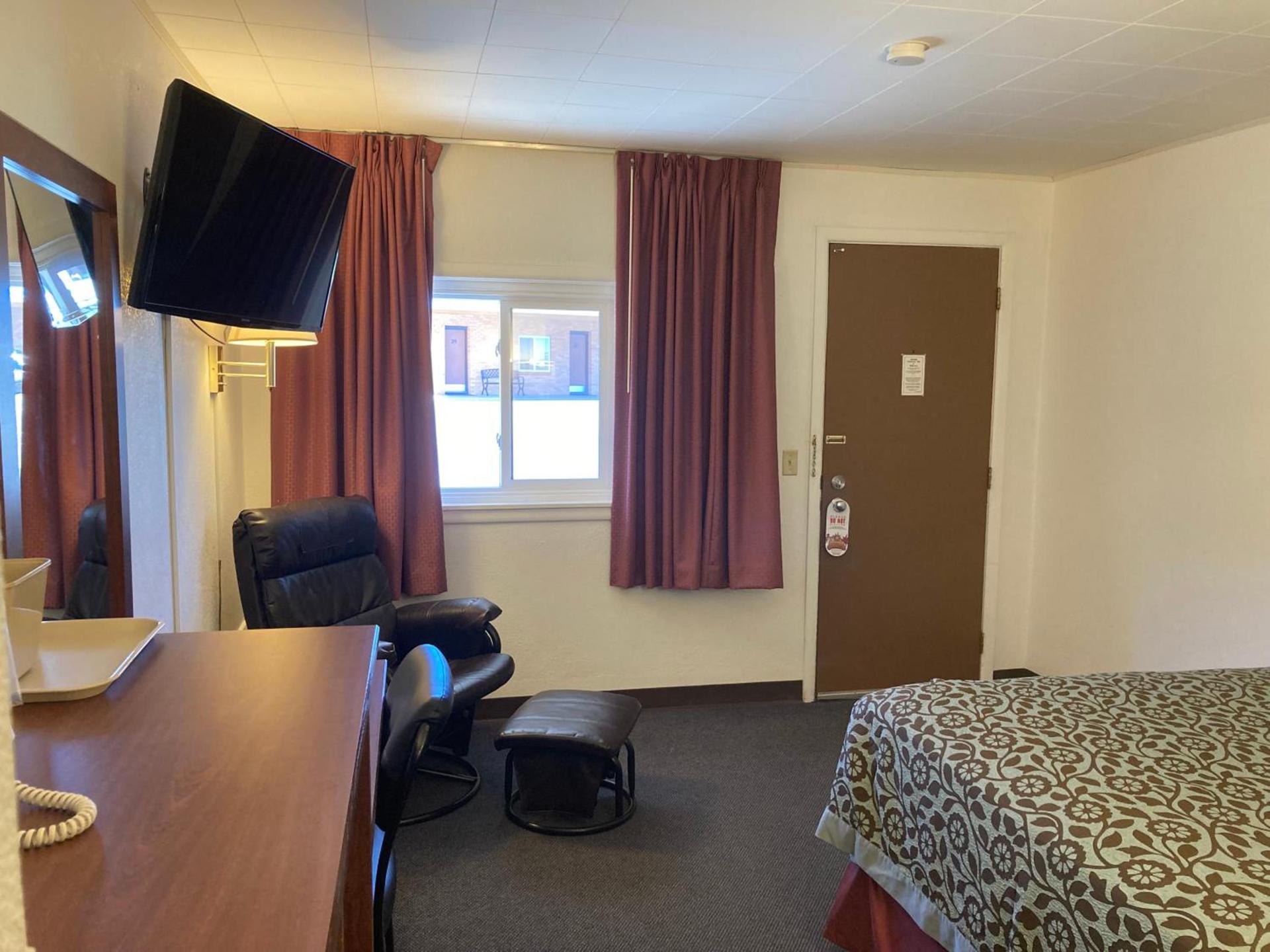 Hills Inn photo 14