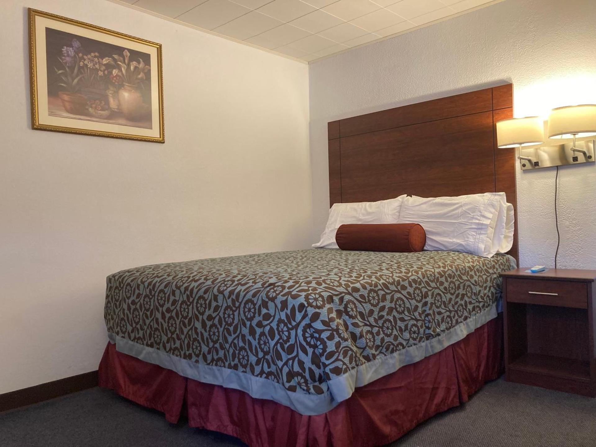 Hills Inn photo 12