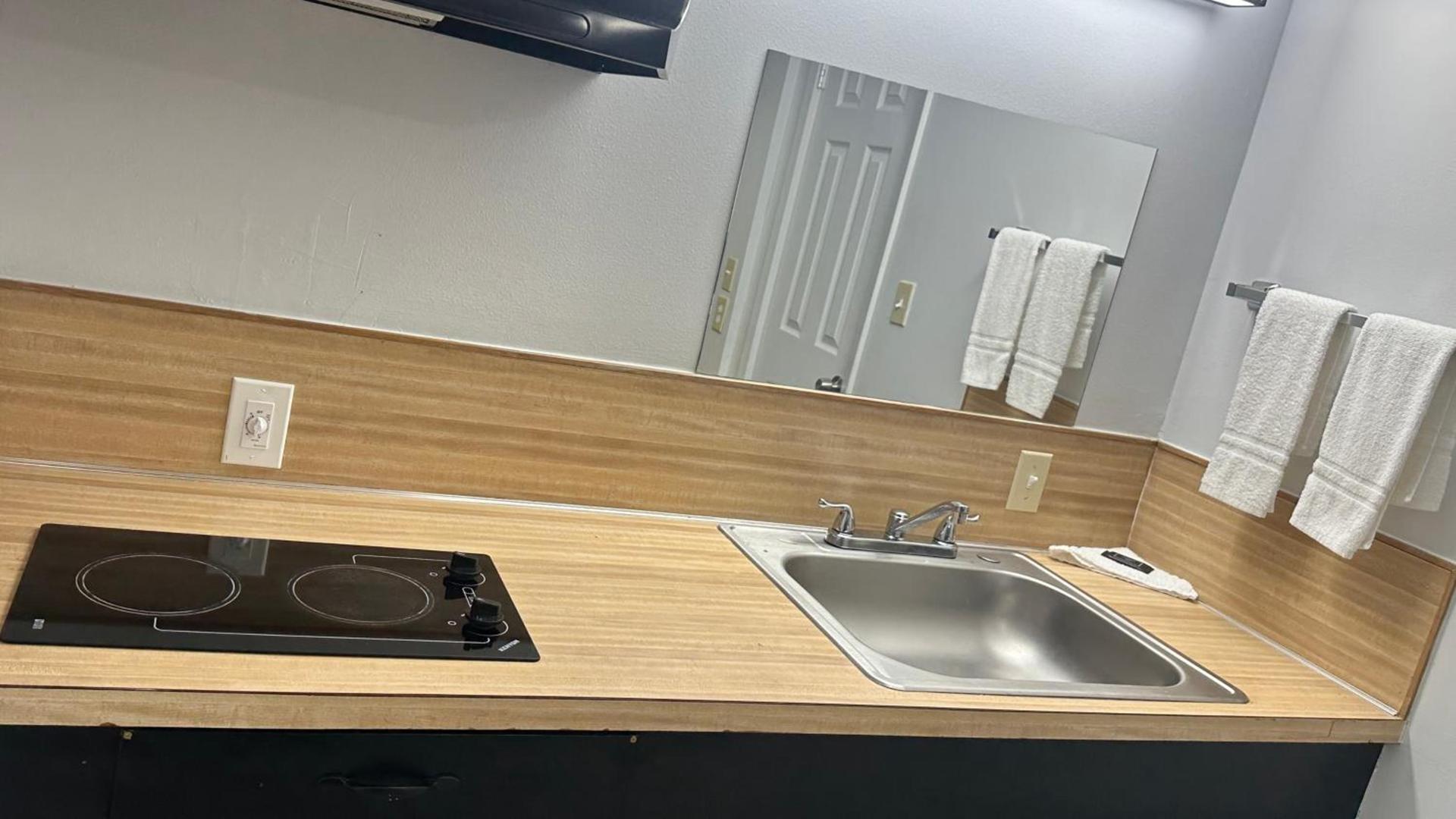 Motel 6-Winnie, TX photo 56