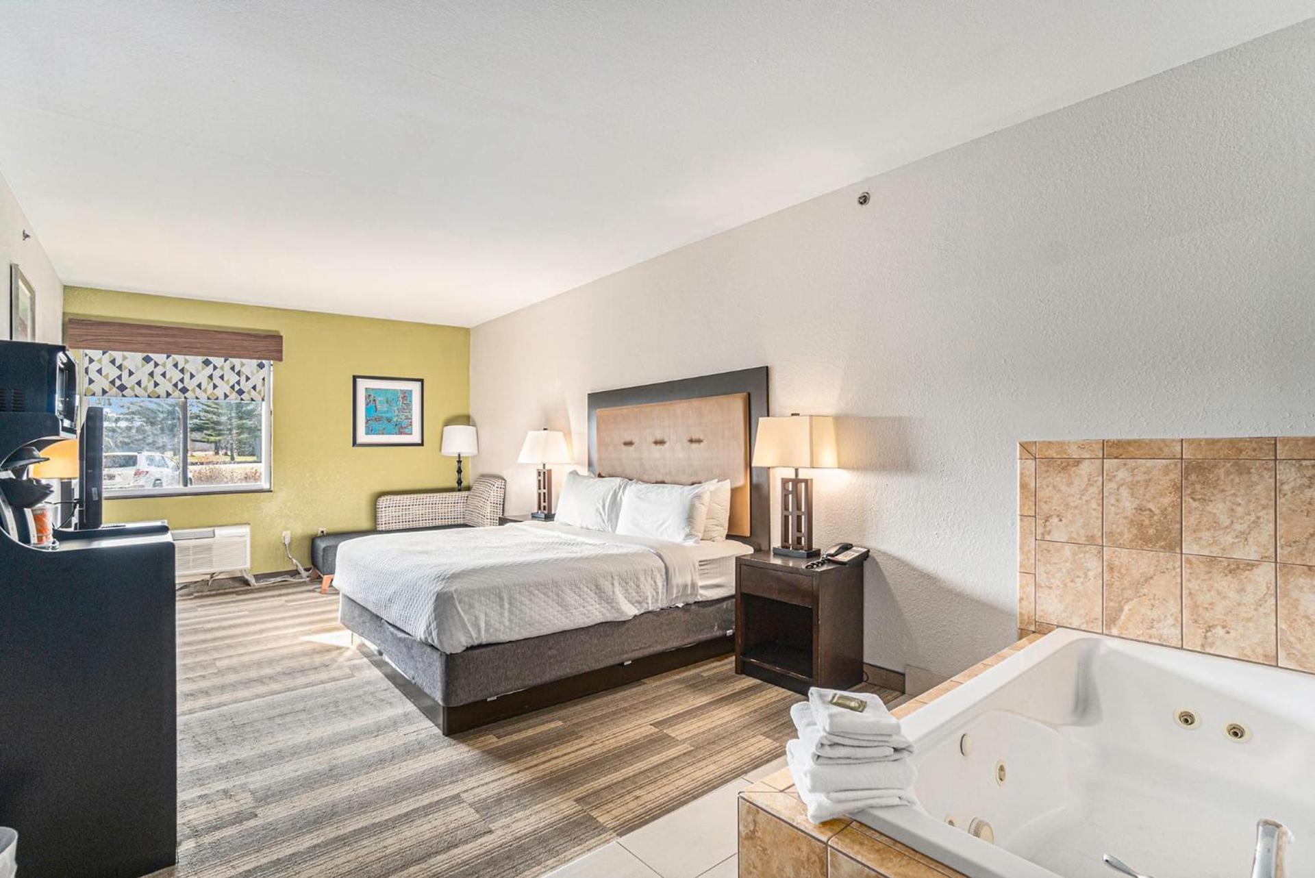 Country Inn & Suites by Radisson, South Haven, MI photo 12