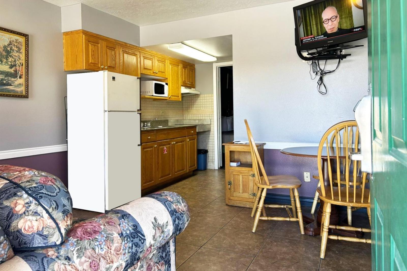 Coronada Inn & Suites photo 13