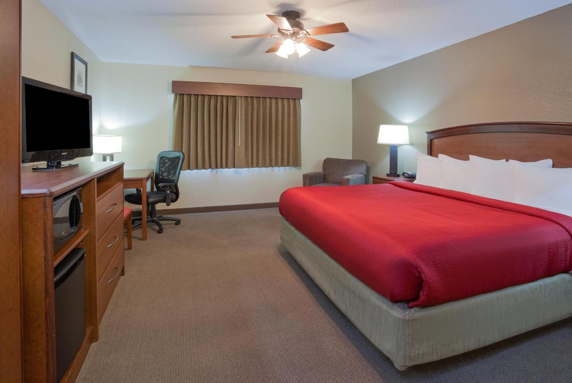 AmericInn by Wyndham Roseau photo 76
