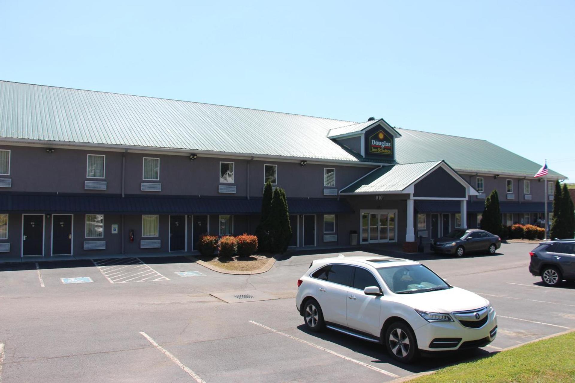 Douglas Inn & Suites photo 24