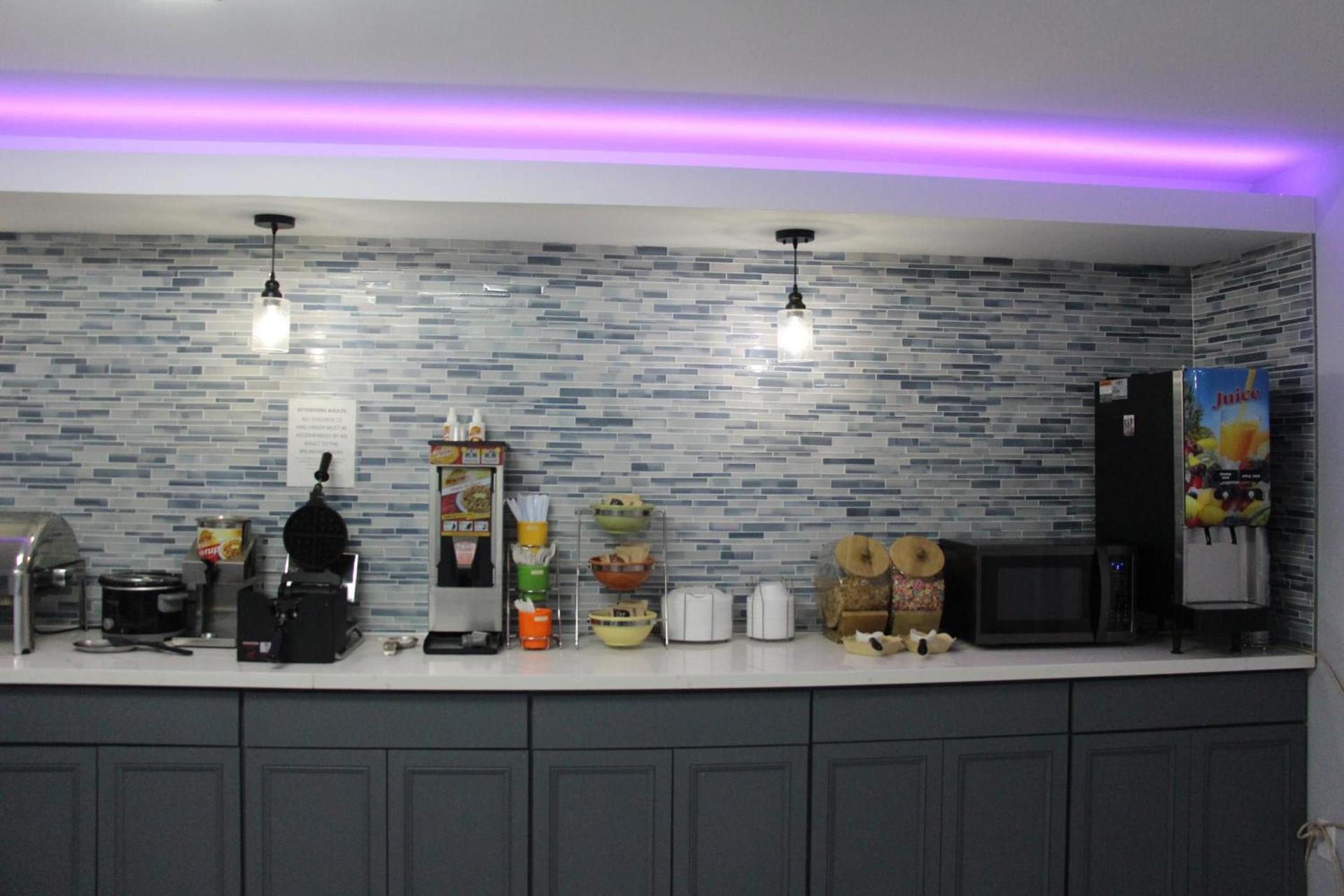 Douglas Inn & Suites photo 34