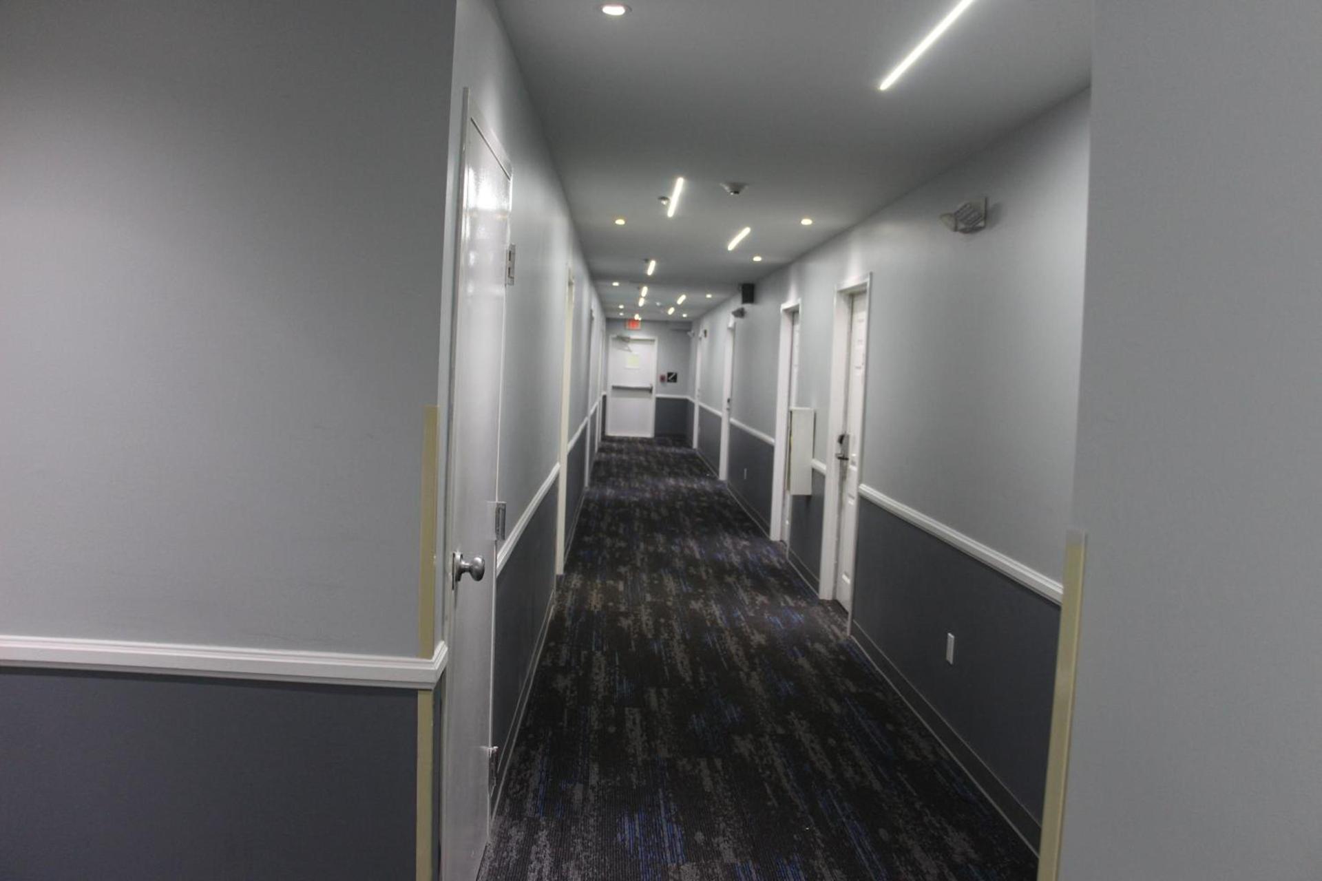 Douglas Inn & Suites photo 28