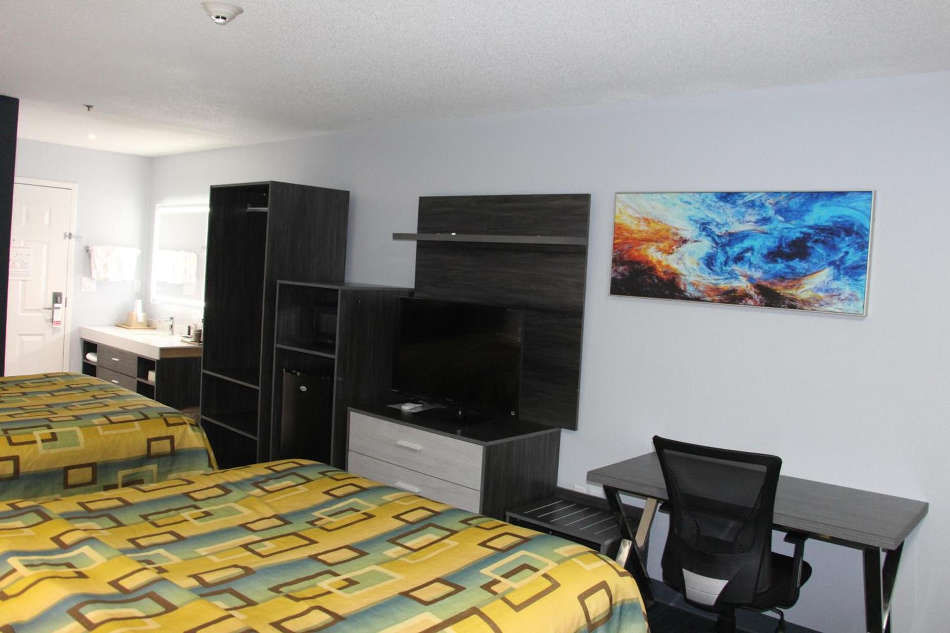 Douglas Inn & Suites photo 29
