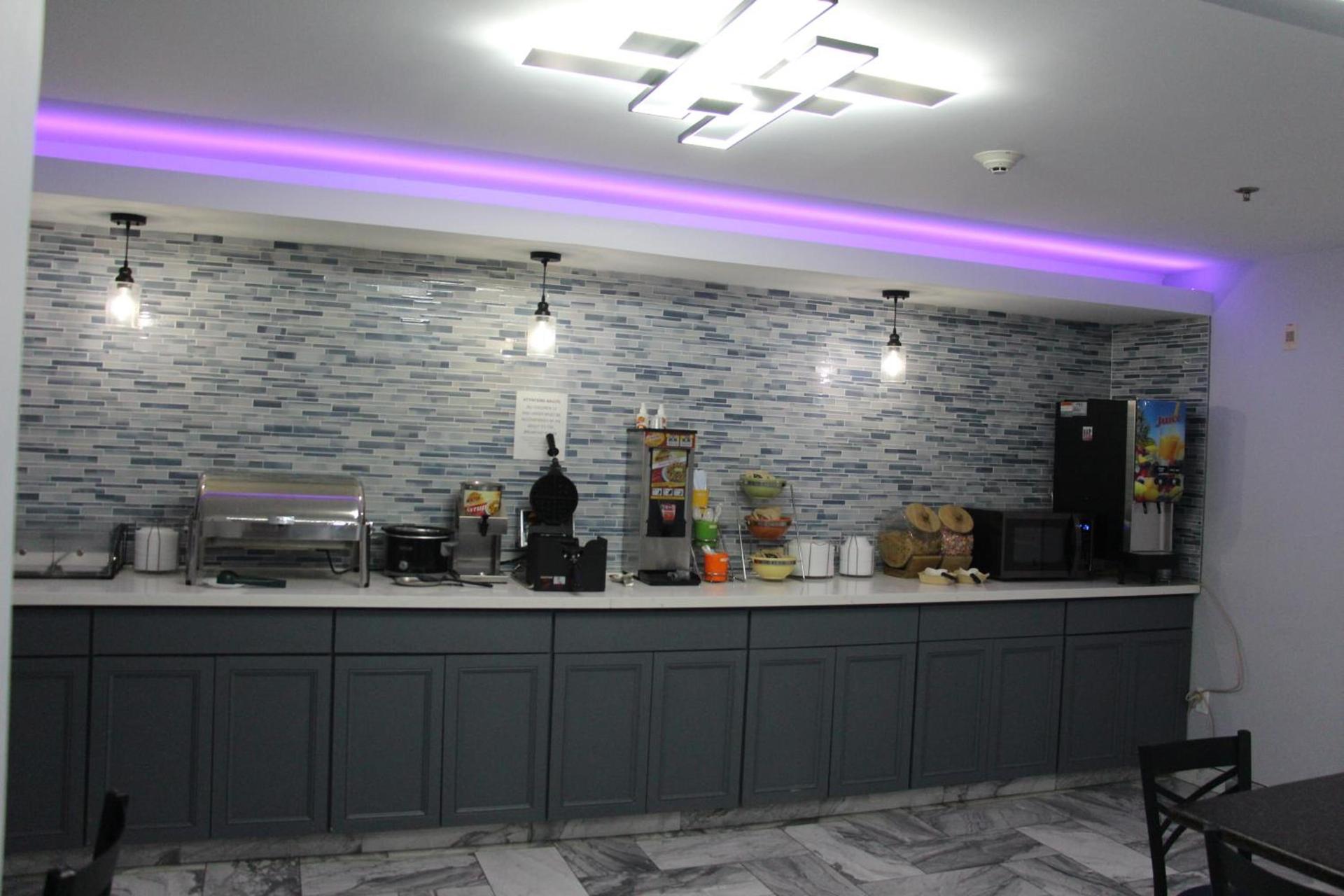 Douglas Inn & Suites photo 33