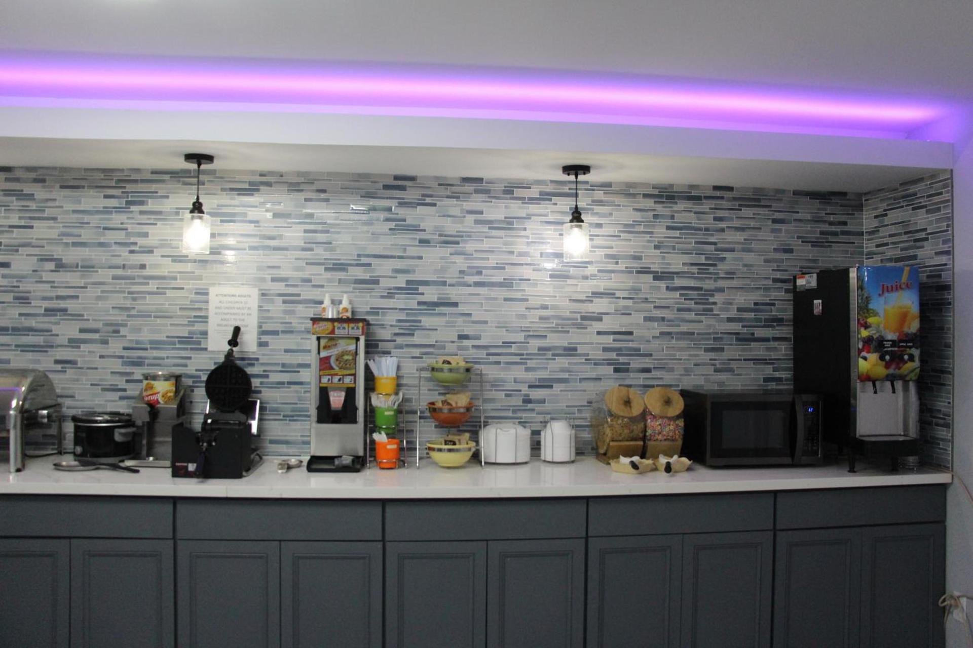 Douglas Inn & Suites photo 44