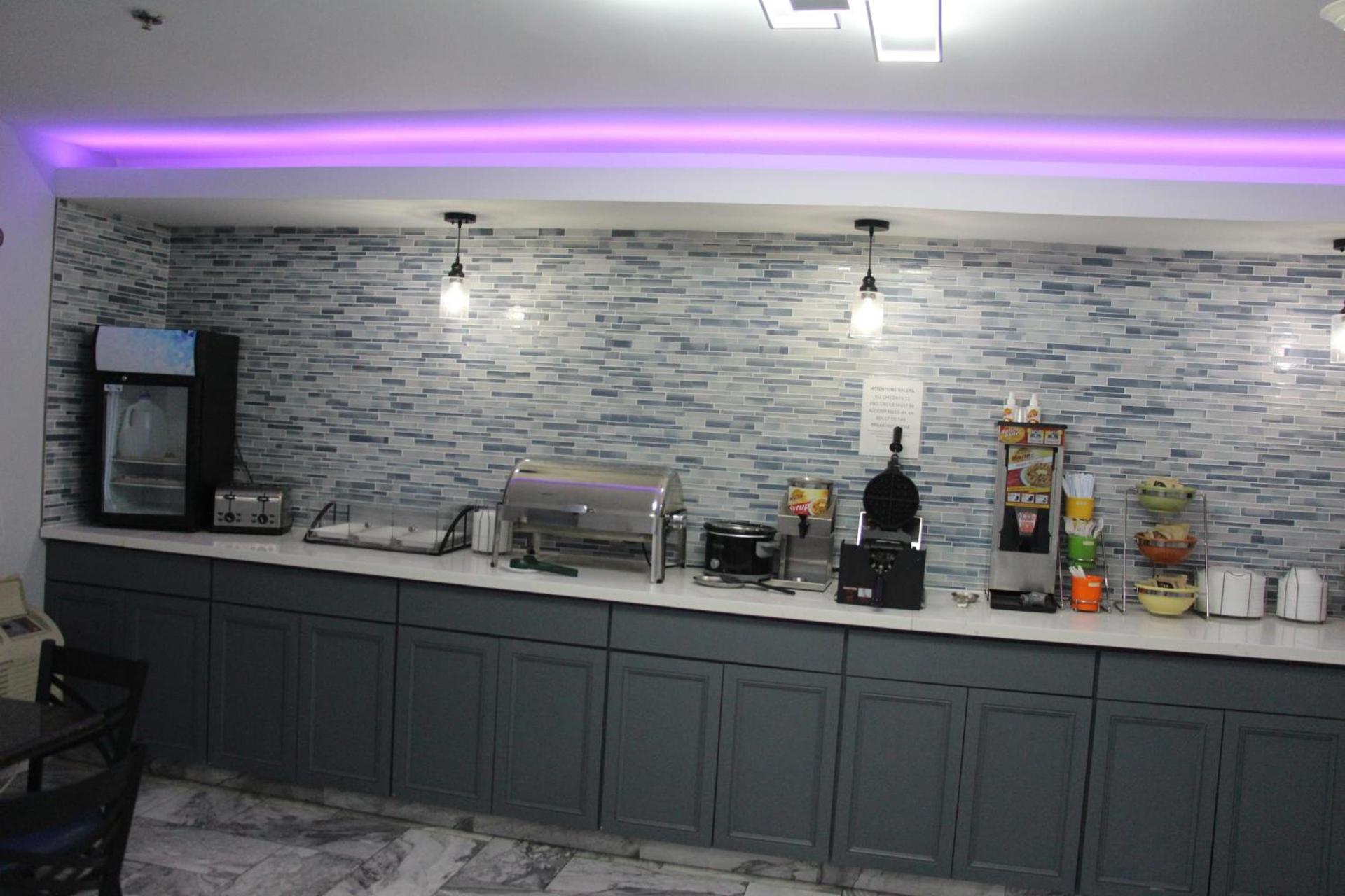 Douglas Inn & Suites photo 37
