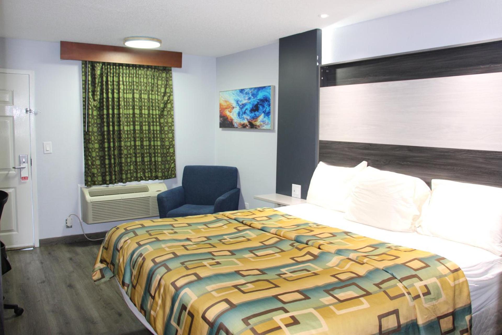 Douglas Inn & Suites photo 36