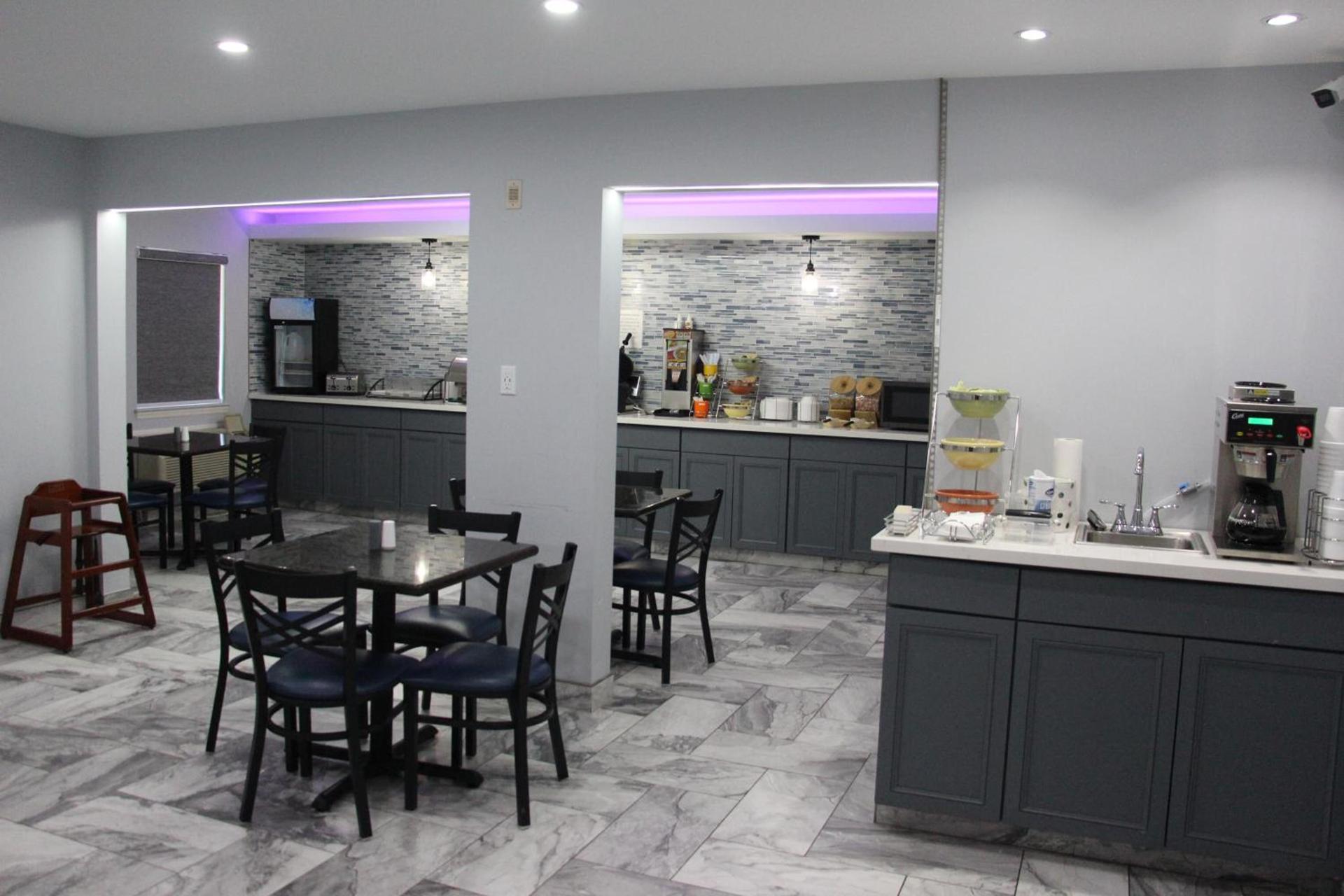 Douglas Inn & Suites photo 39