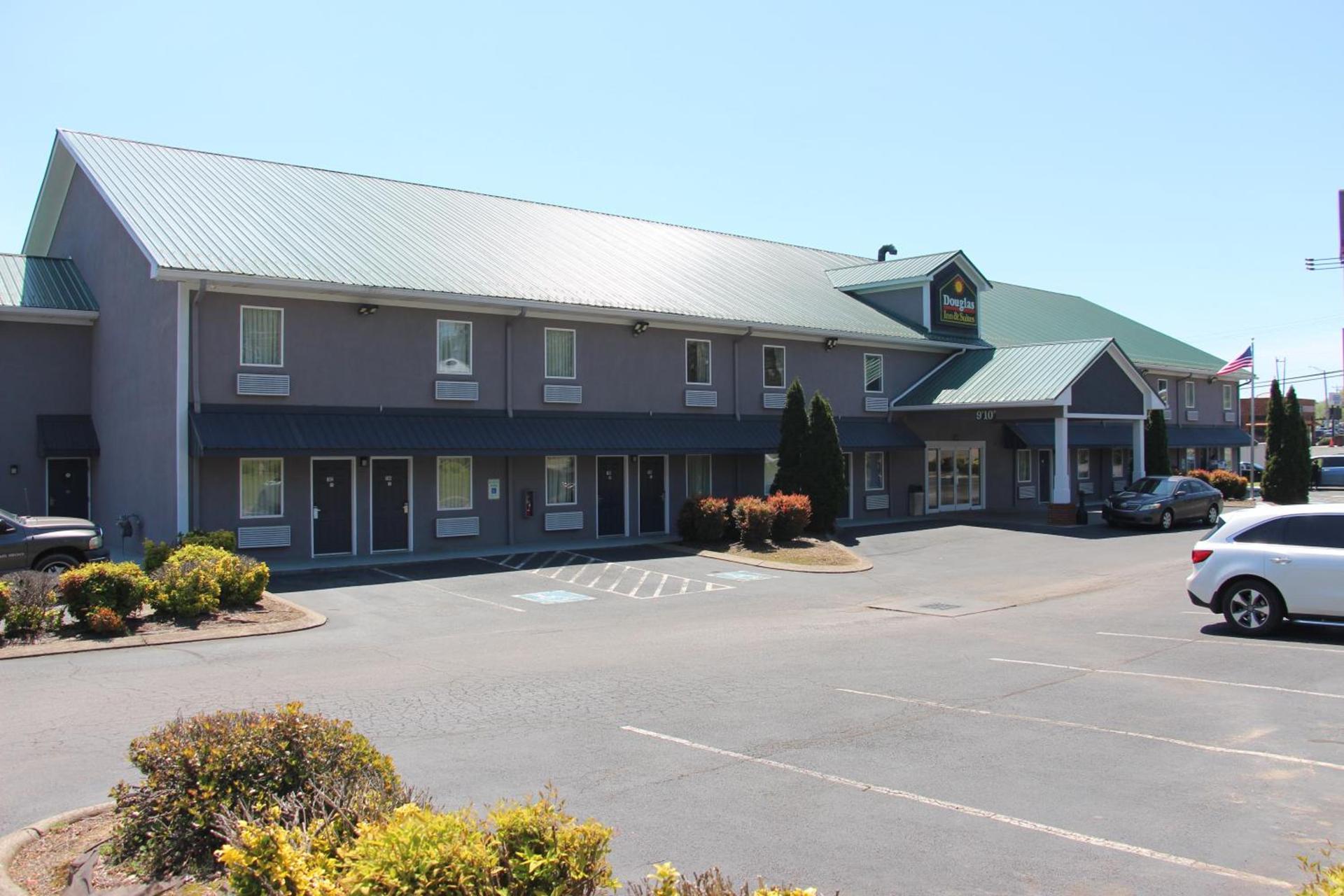 Douglas Inn & Suites photo 38
