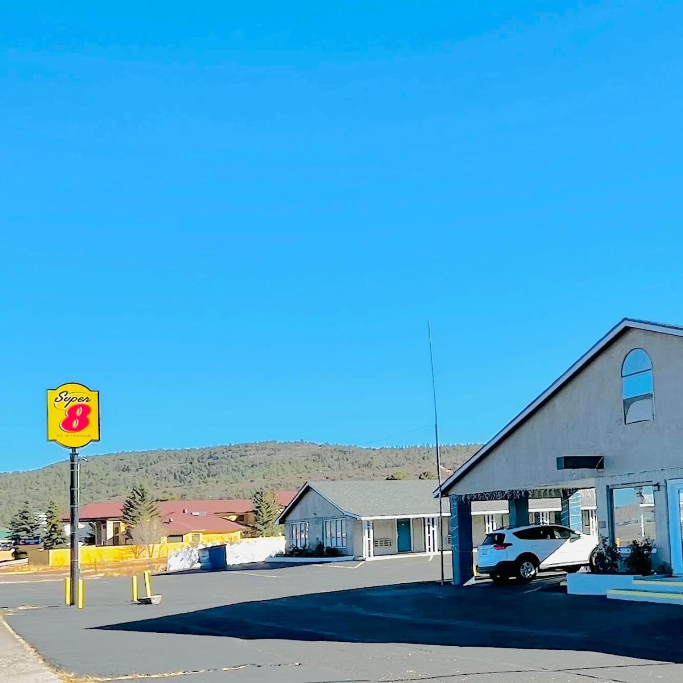 Super 8 by Wyndham Williams West Route 66 - Grand Canyon Area photo 1