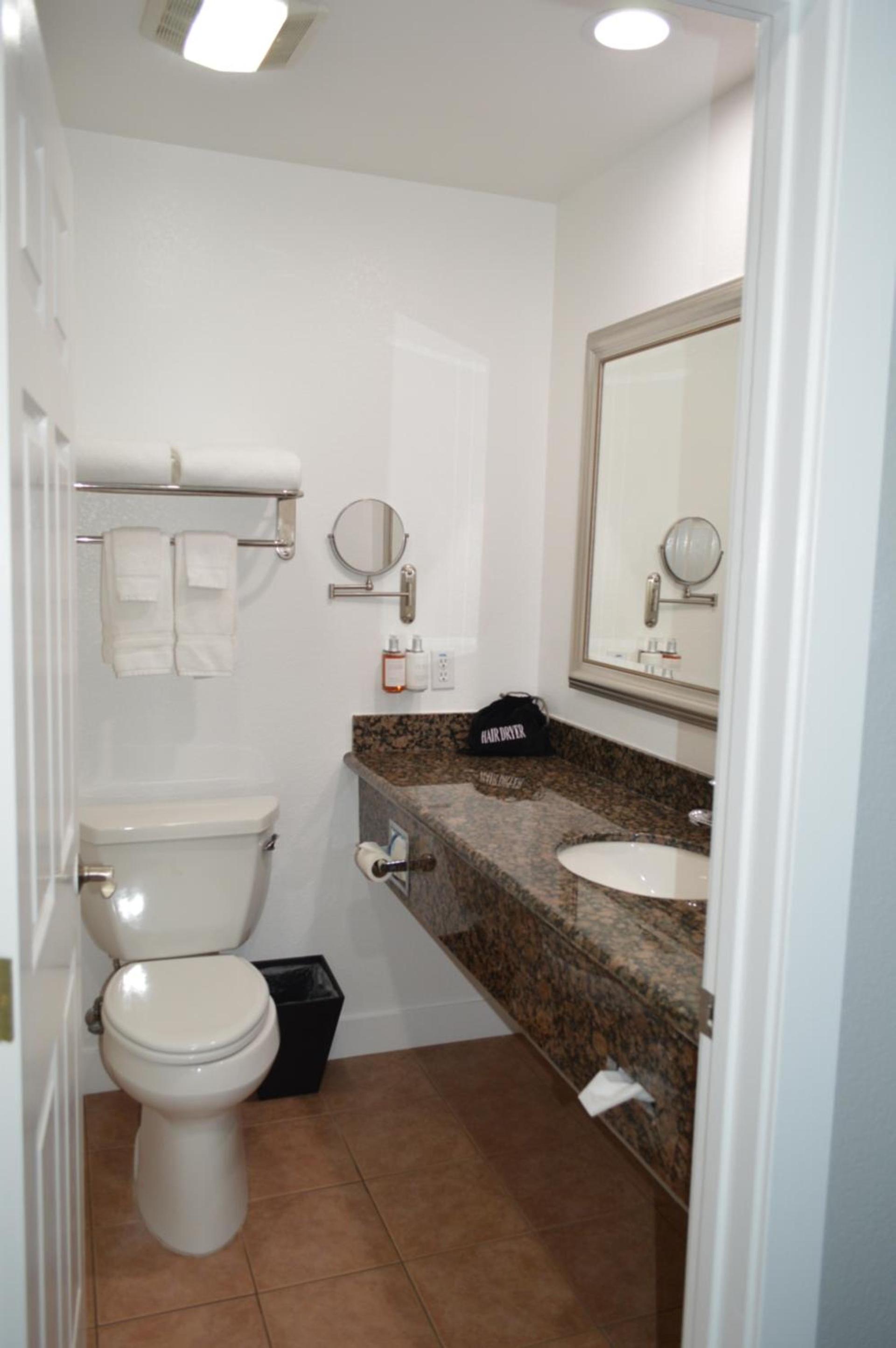 Fairview Inn & Suites photo 8