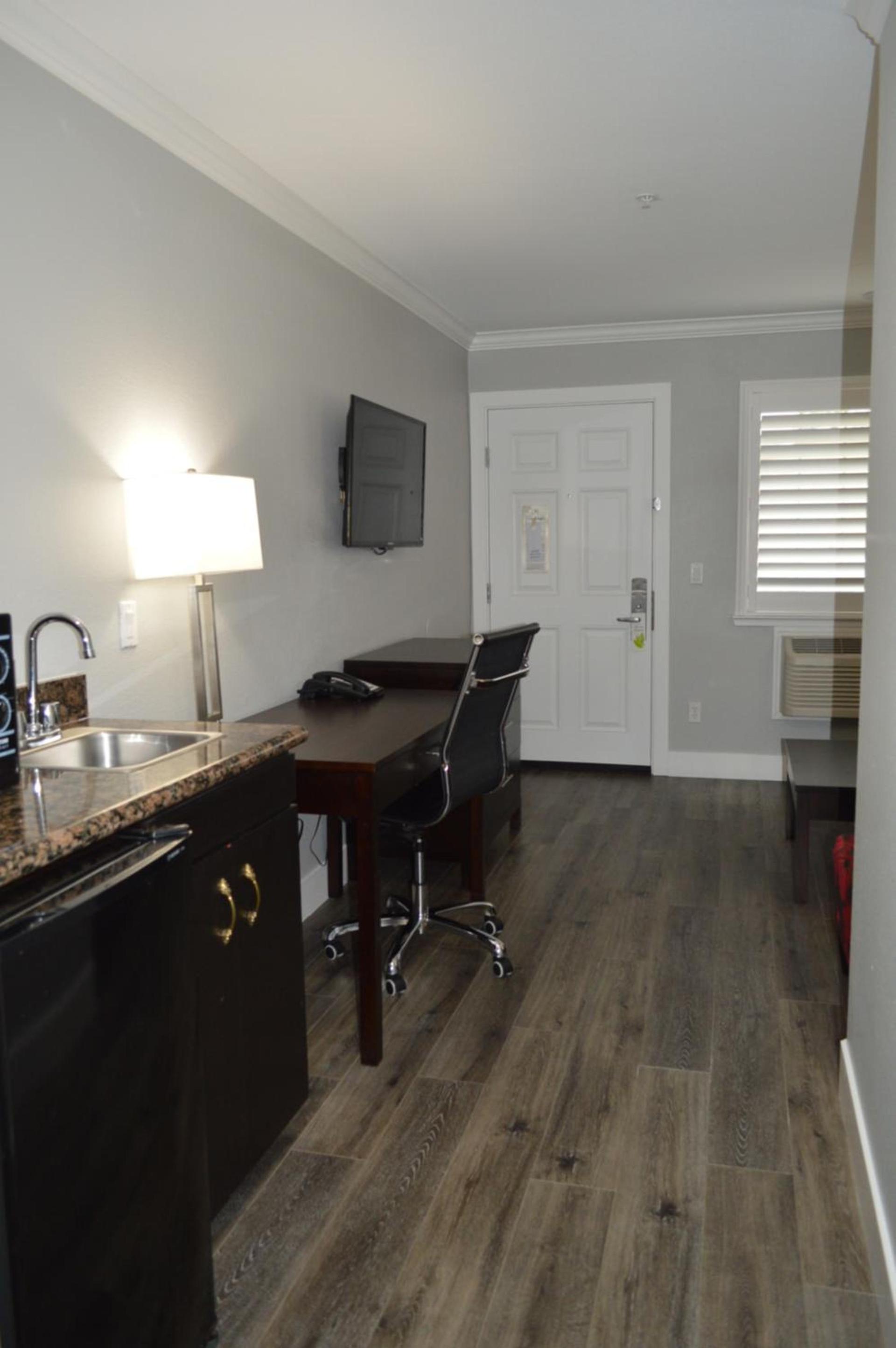 Fairview Inn & Suites photo 18