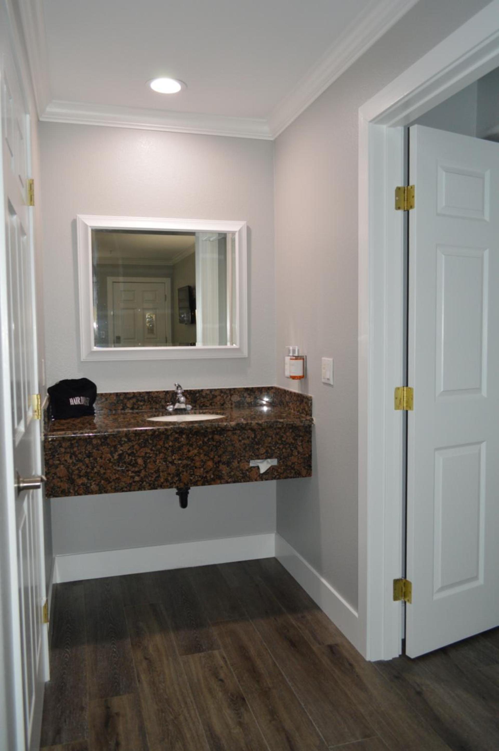 Fairview Inn & Suites photo 14