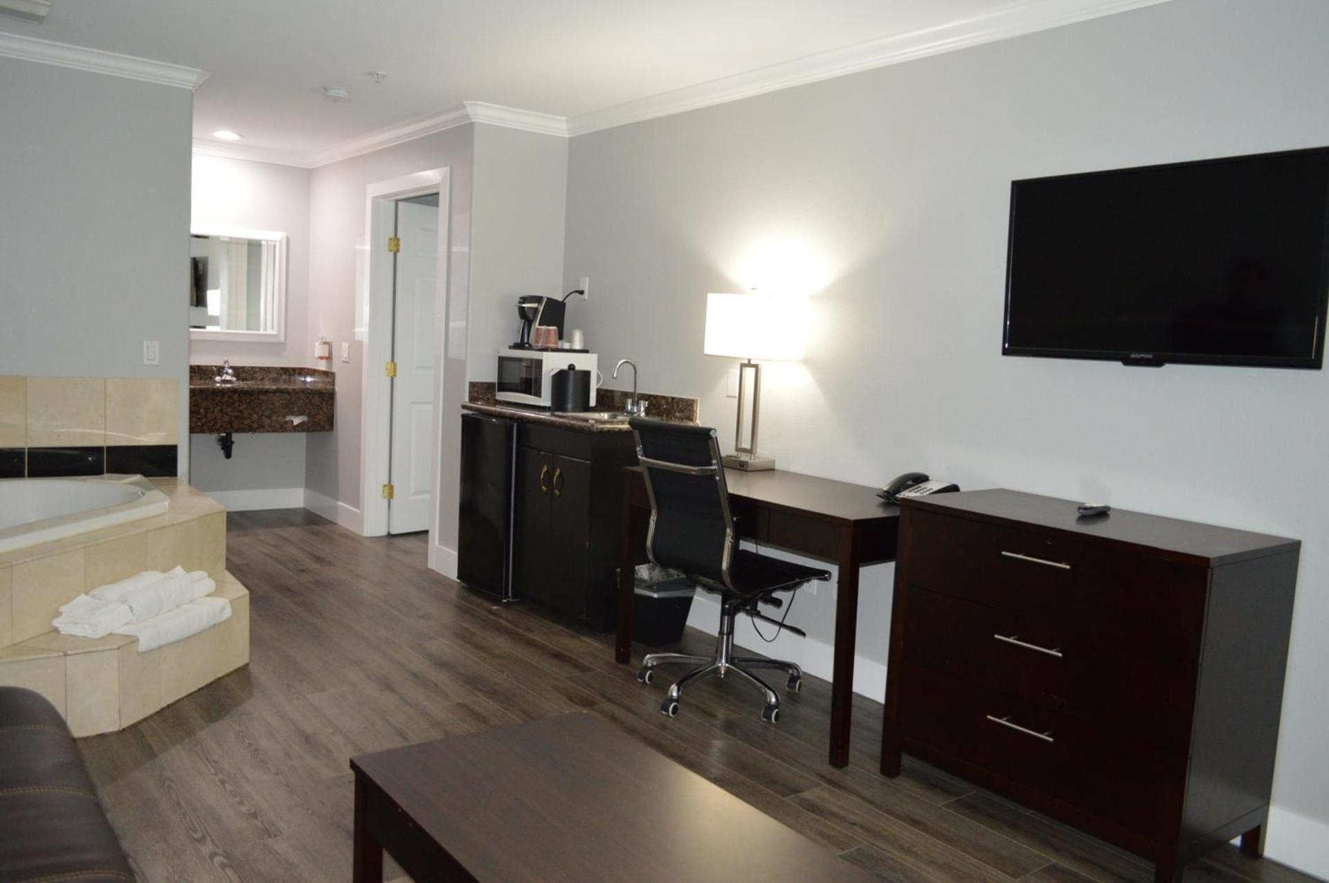 Fairview Inn & Suites photo 11