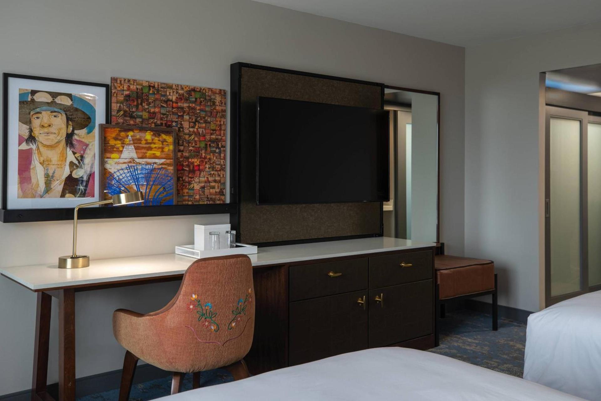 Renaissance Dallas Addison photo 6