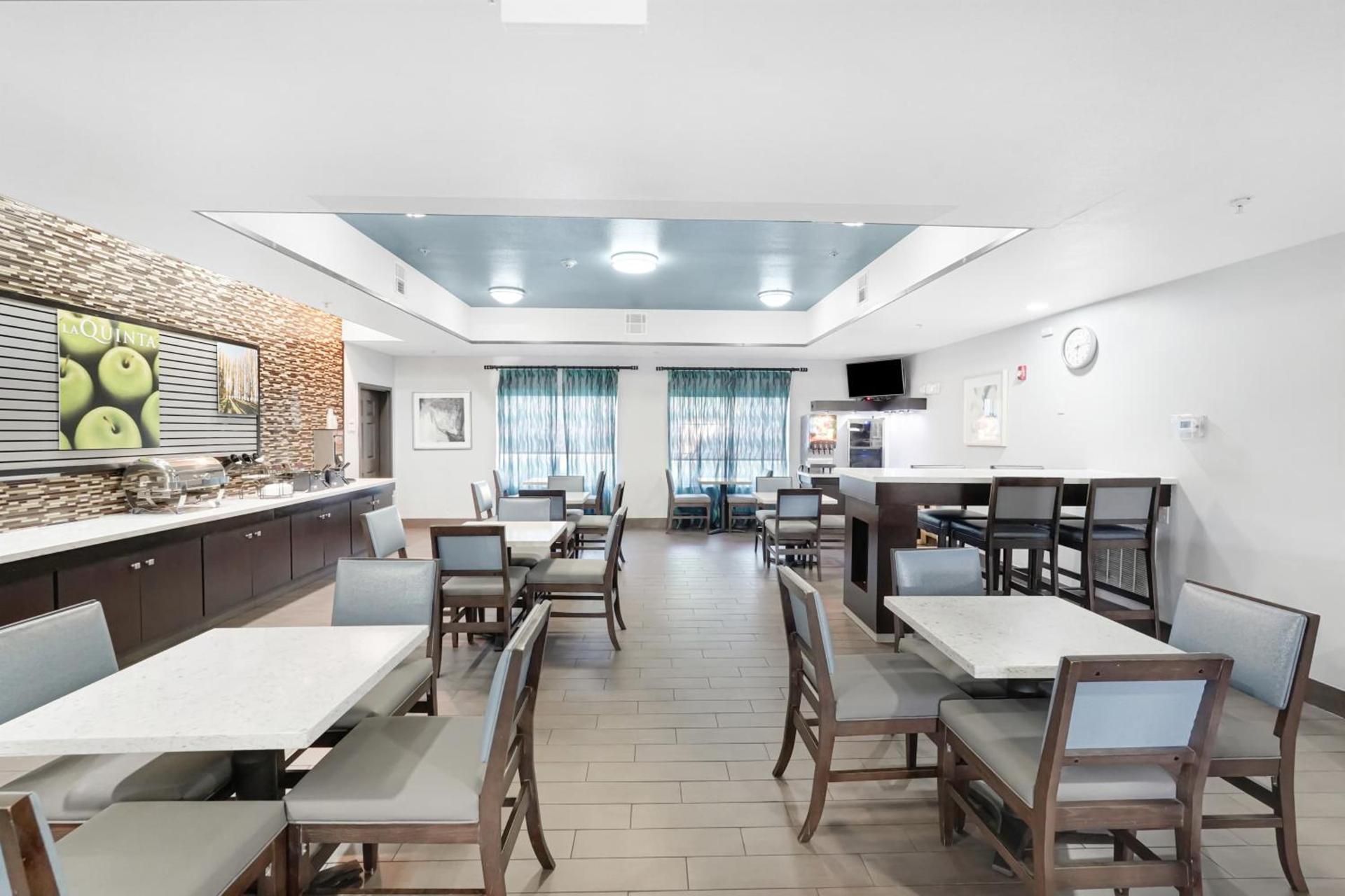 Sonesta Essential HOU Airport Road photo 25