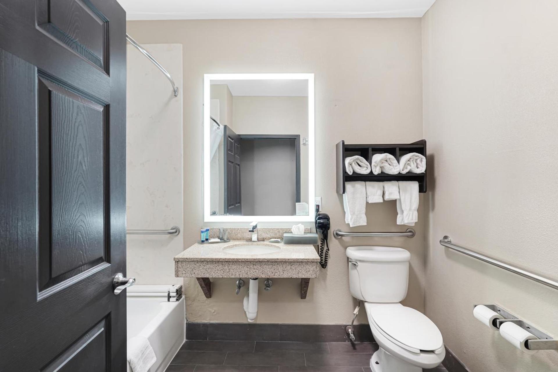 Sonesta Essential HOU Airport Road photo 18