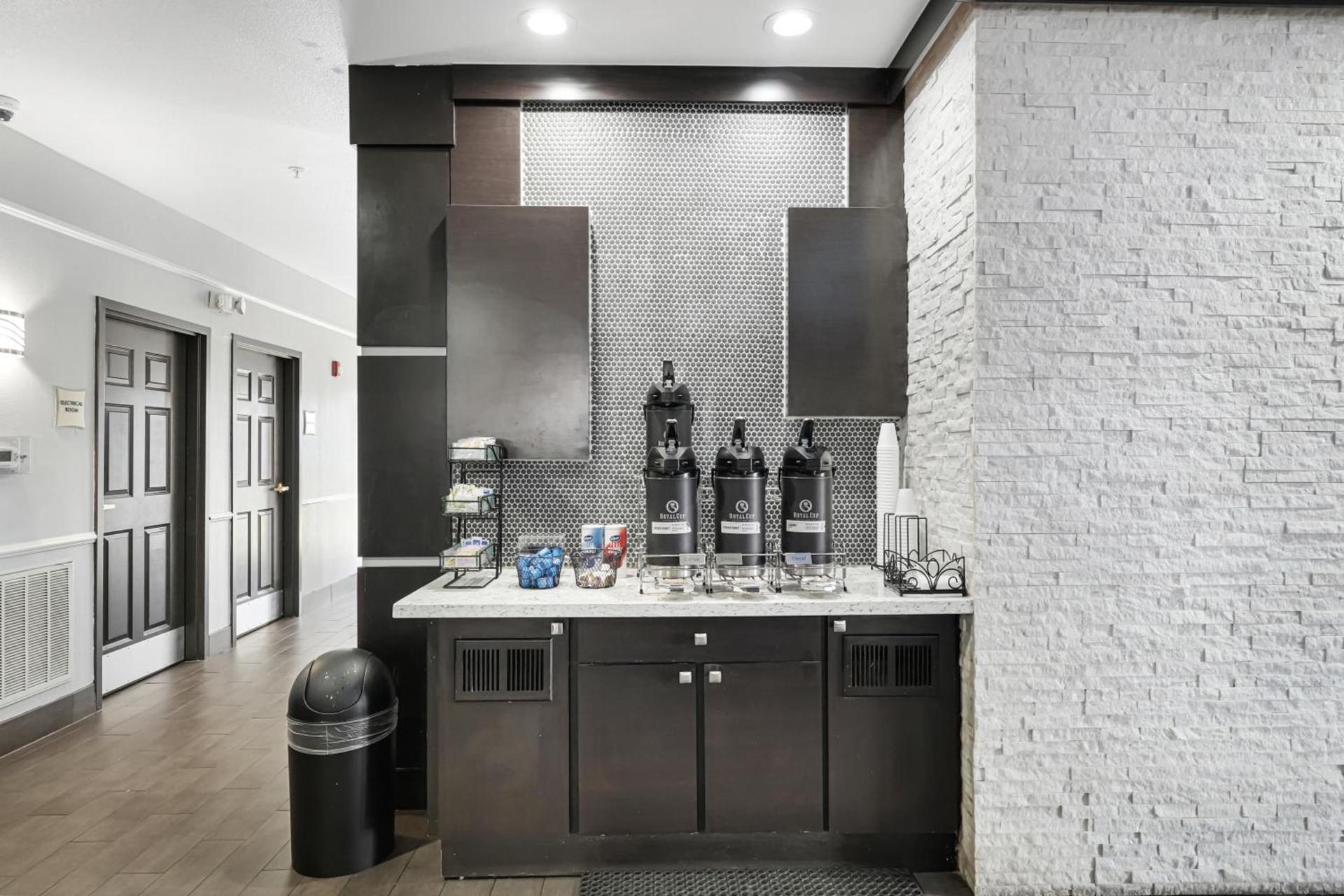 Sonesta Essential HOU Airport Road photo 27