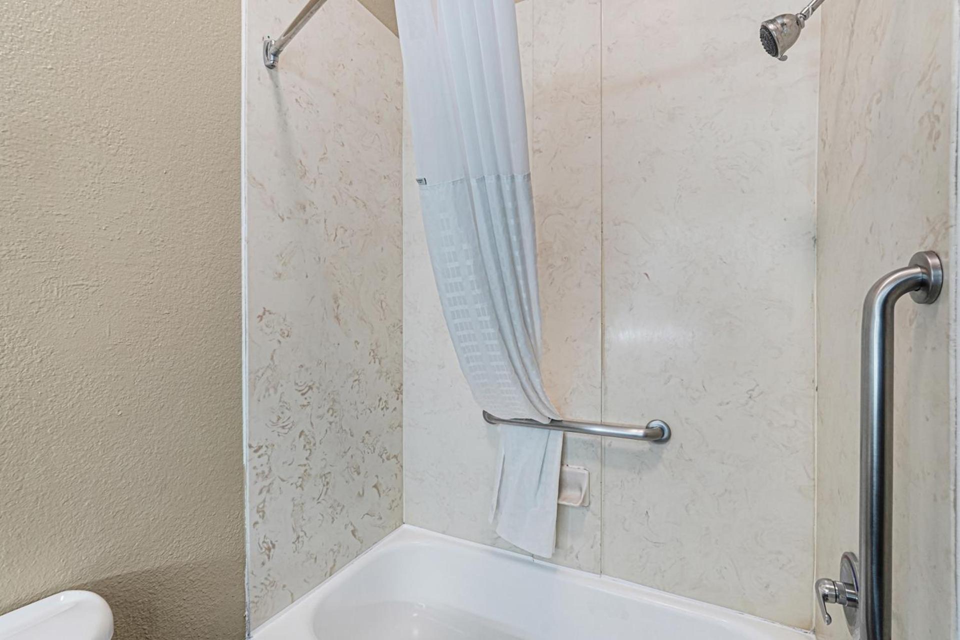 Sonesta Essential HOU Airport Road photo 22