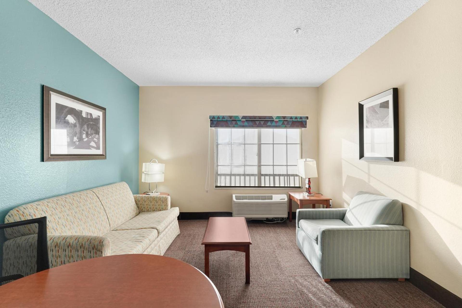 Sonesta Essential HOU Airport Road photo 20