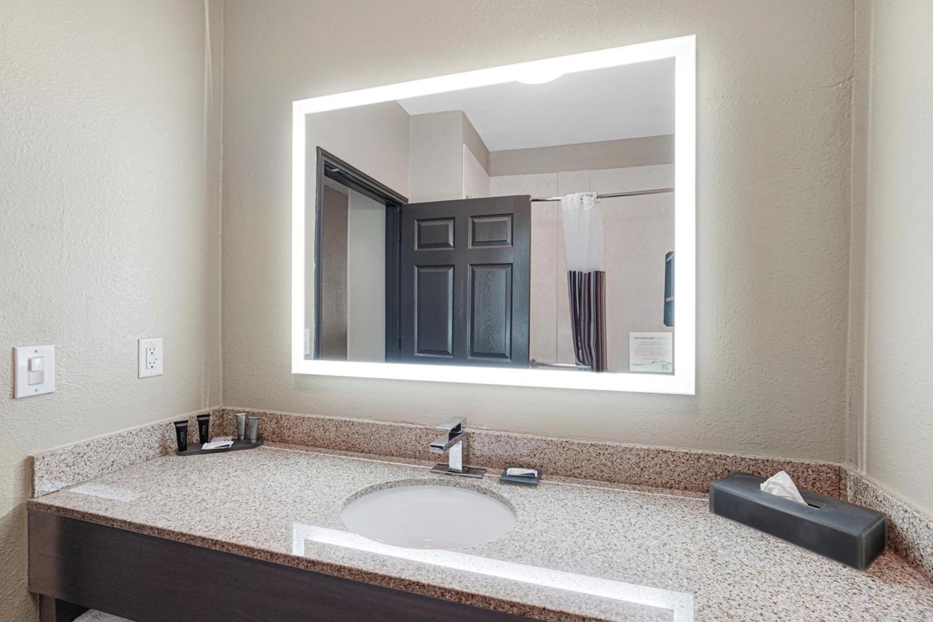 Sonesta Essential HOU Airport Road photo 21