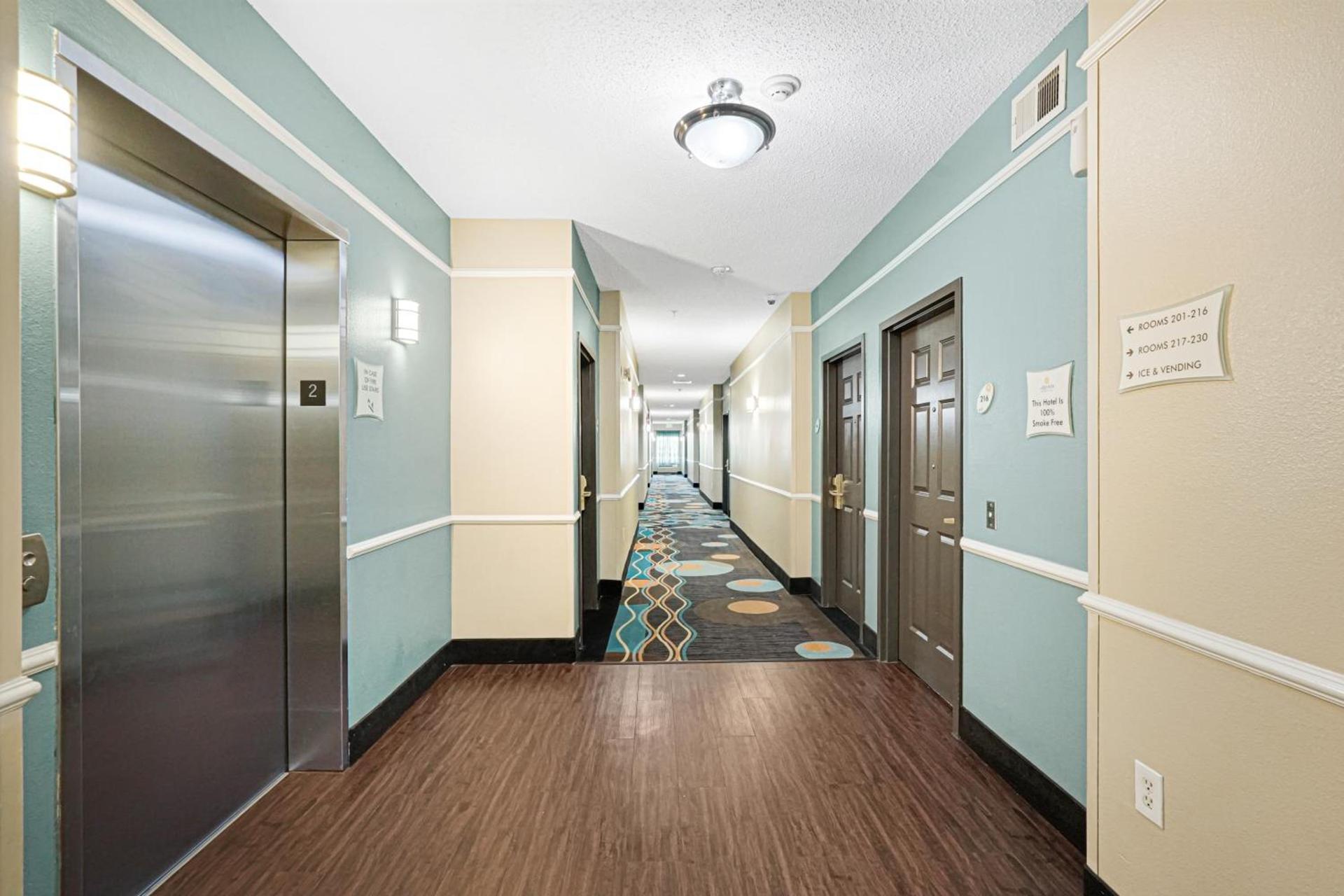 Sonesta Essential HOU Airport Road photo 24