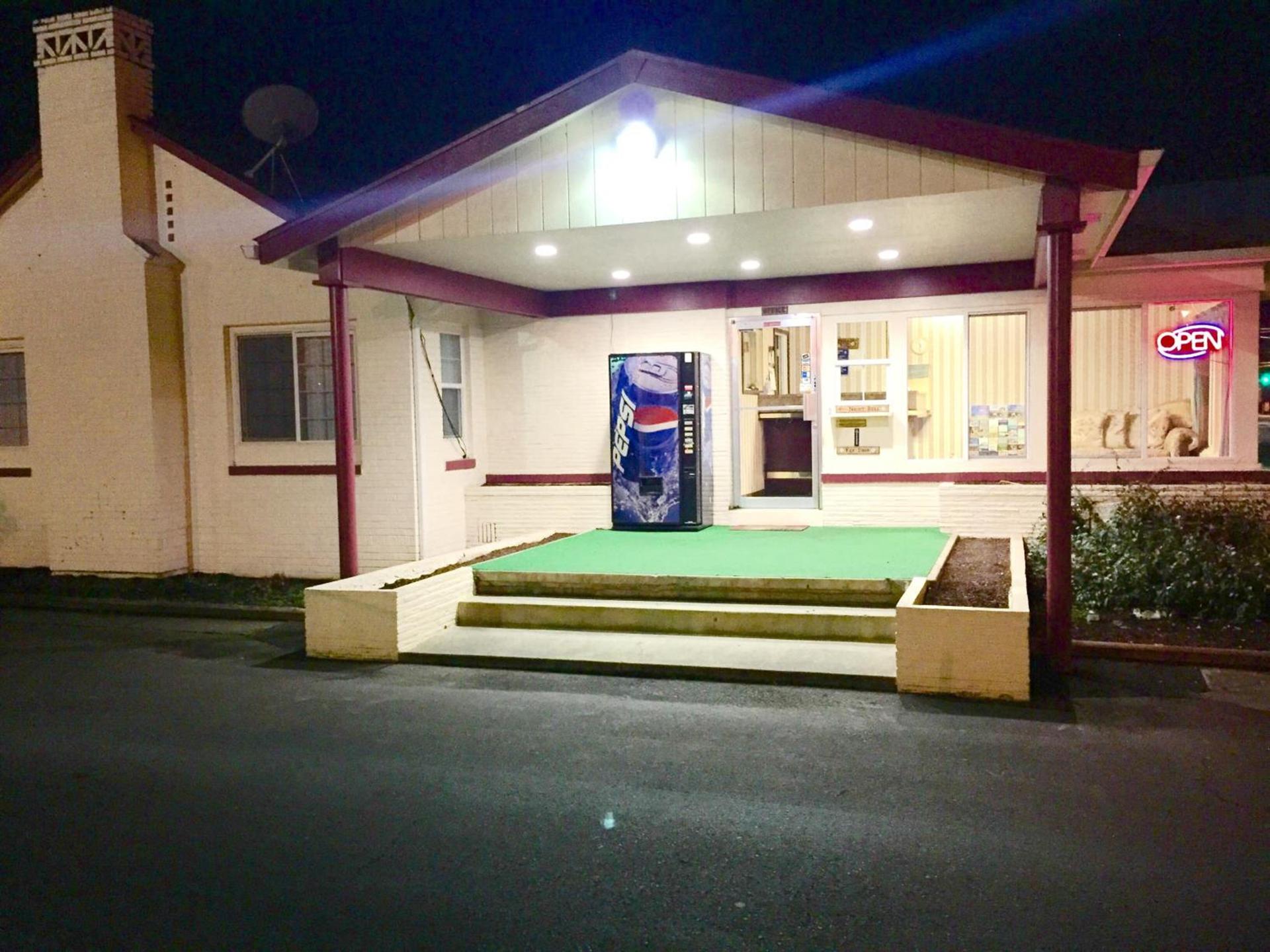 Travelers Inn Motel photo 6