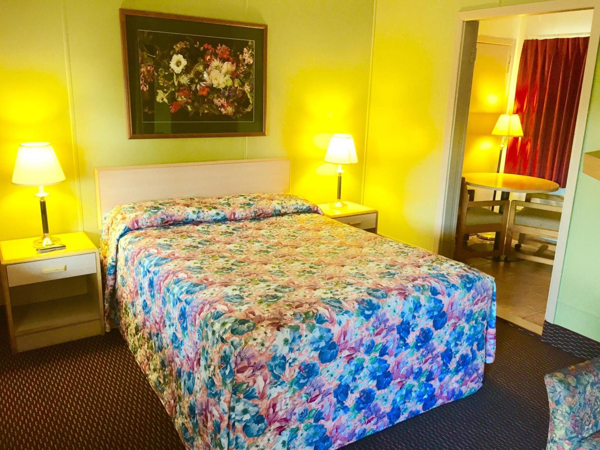 Travelers Inn Motel photo 9