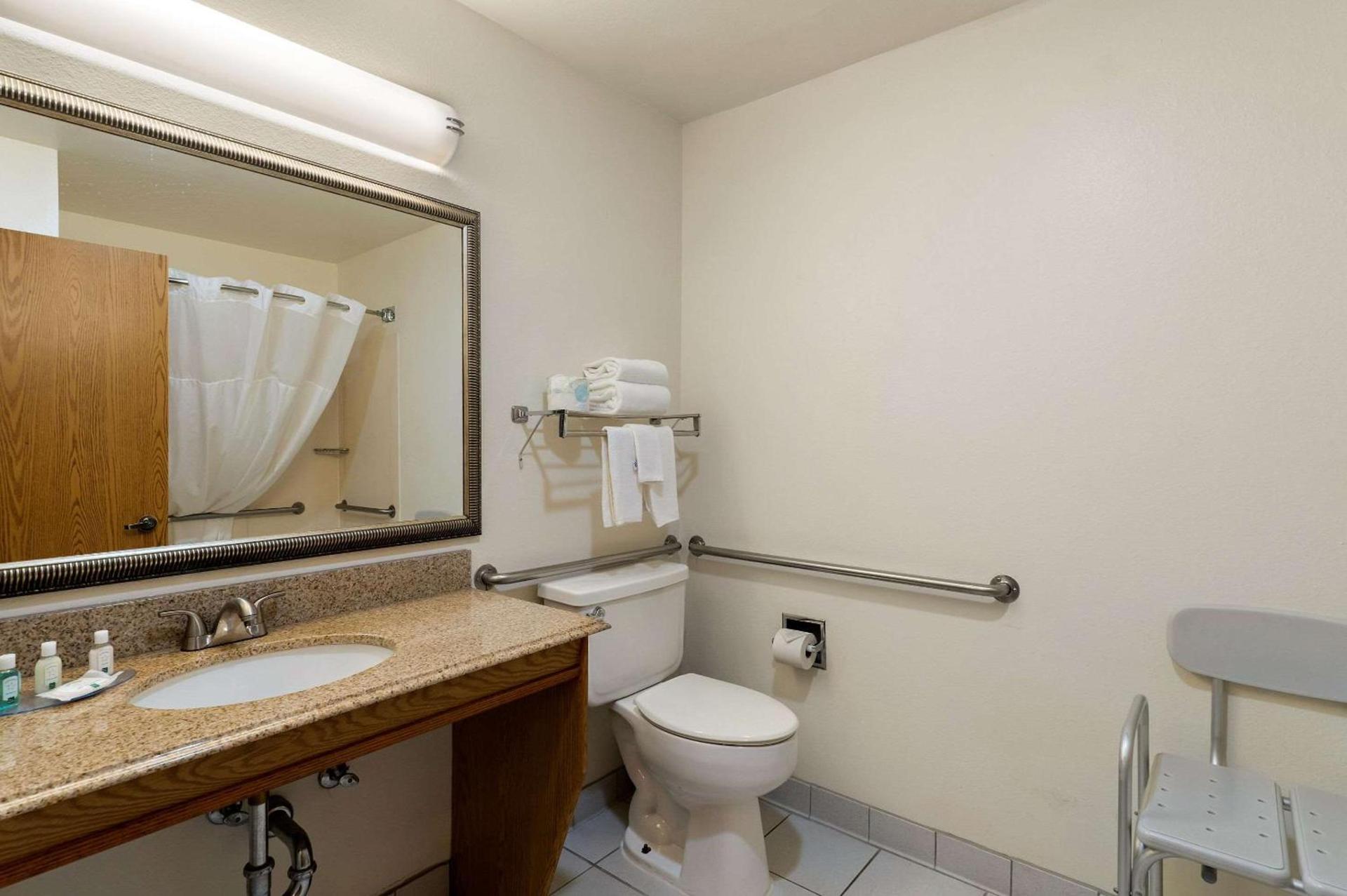 Quality Inn Cheyenne I-25 South photo 11