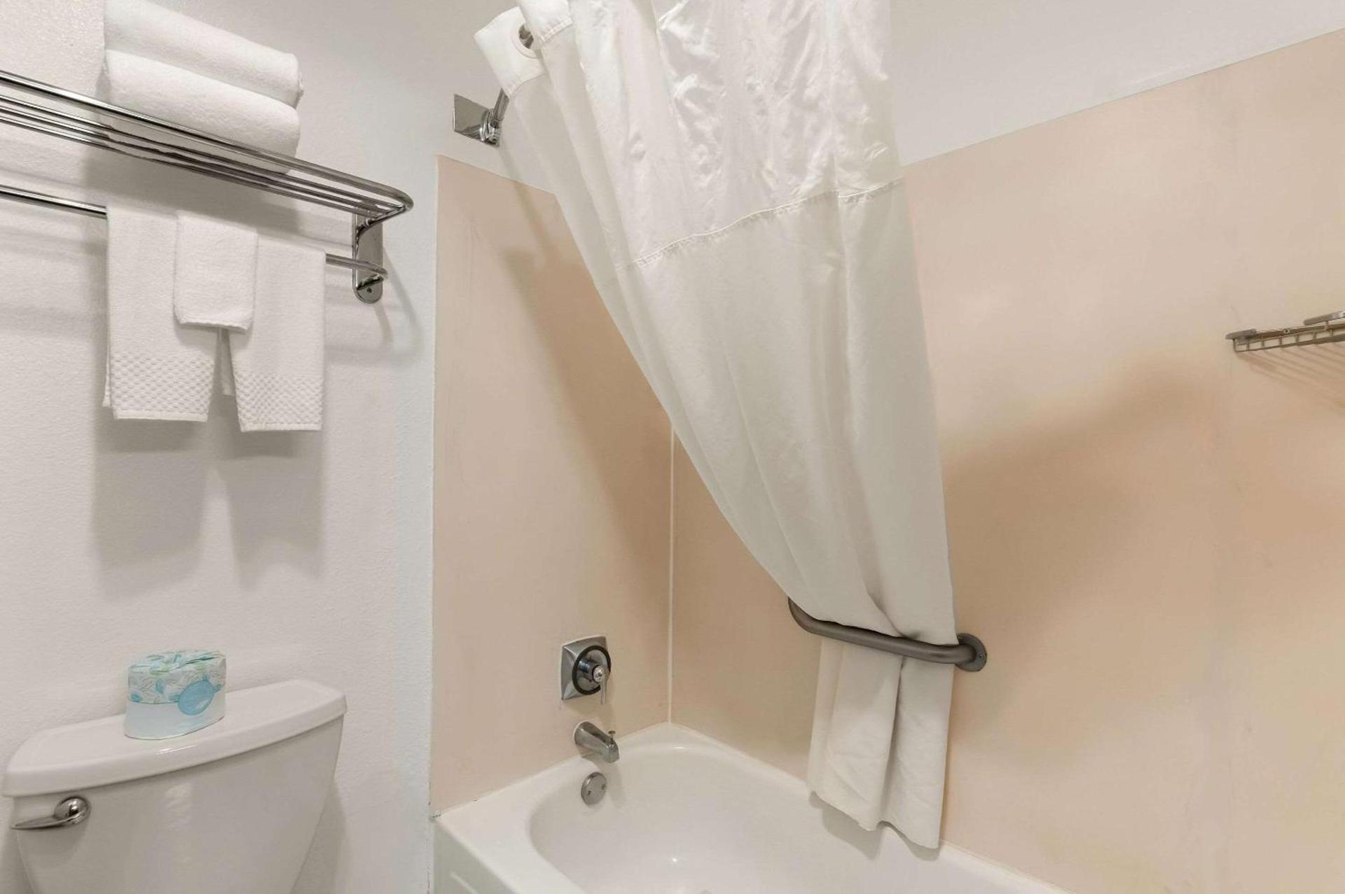 Quality Inn Cheyenne I-25 South photo 22