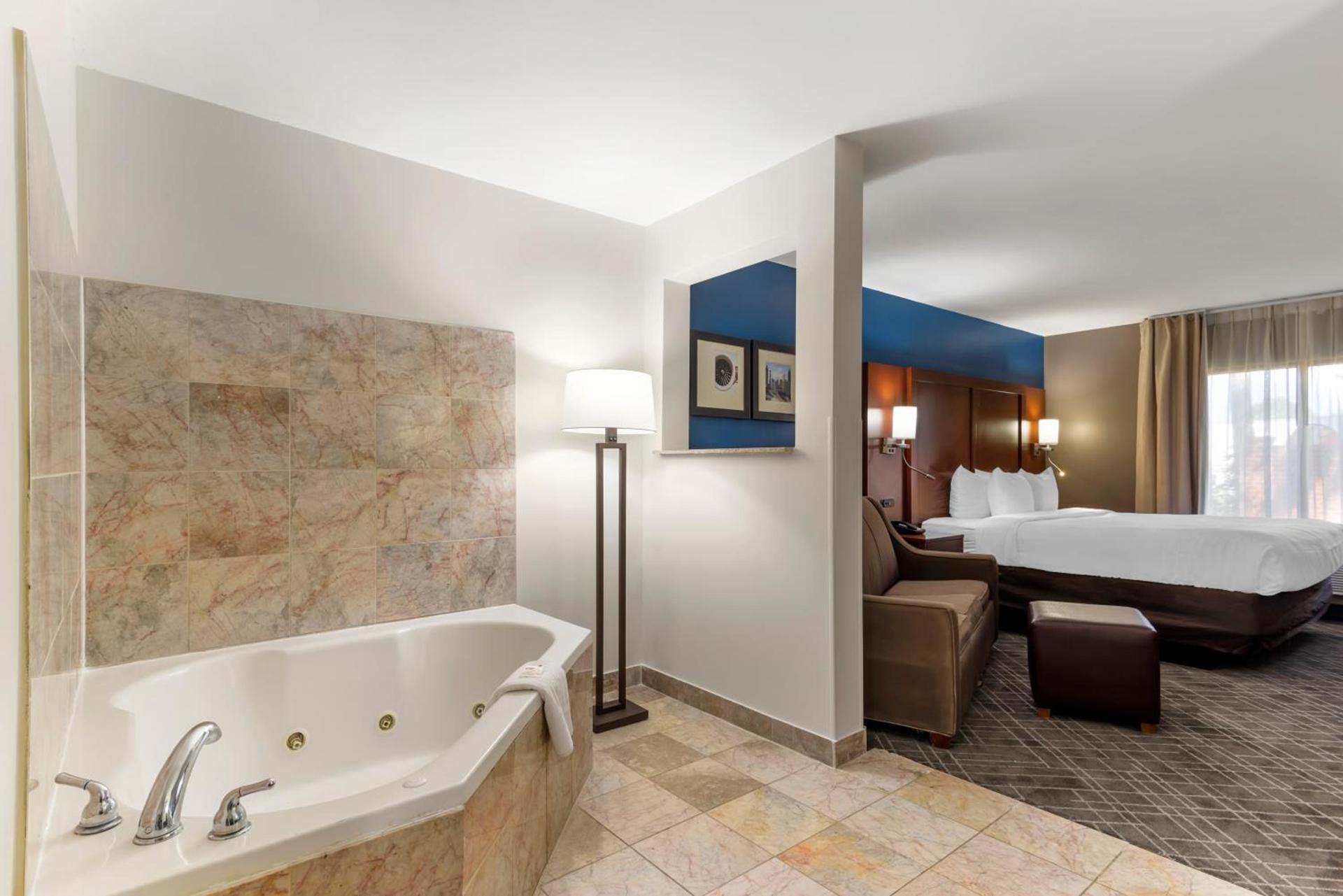 Comfort Suites Atlanta Airport photo 60