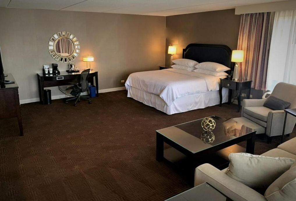 Sheraton Lisle Naperville Hotel photo 2