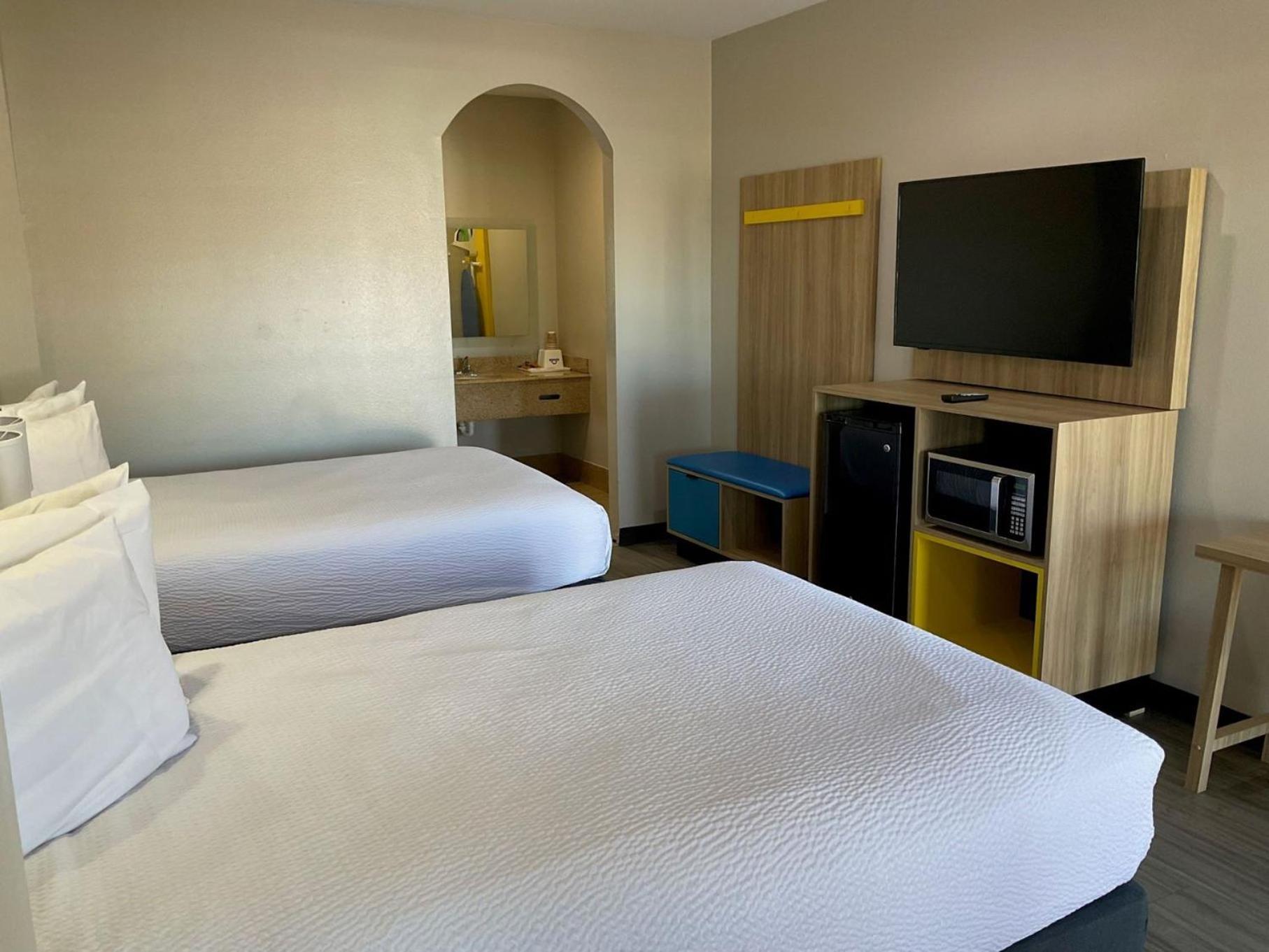 Days Inn by Wyndham Humble/Houston Intercontinental Airport photo 47