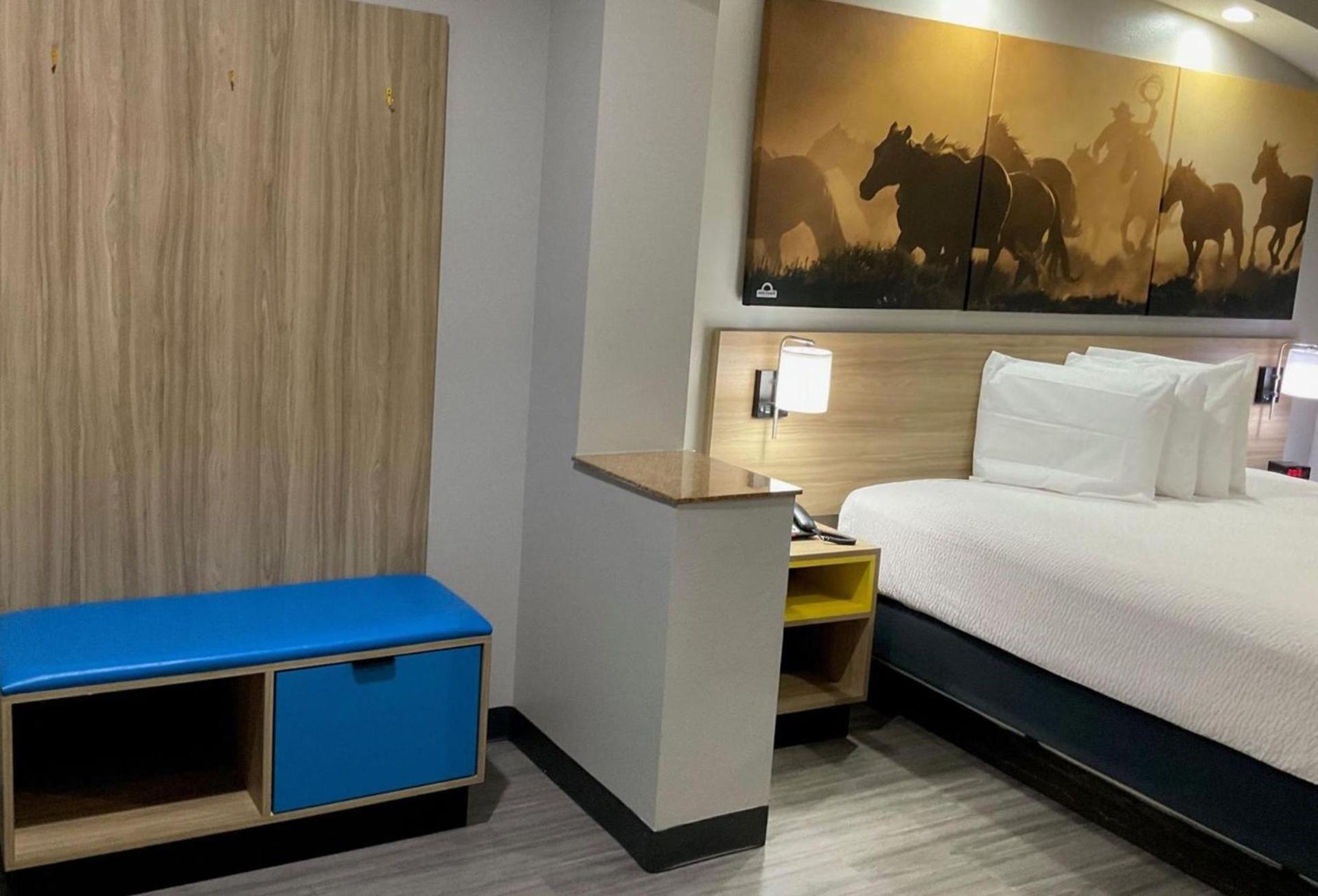 Days Inn by Wyndham Humble/Houston Intercontinental Airport photo 51