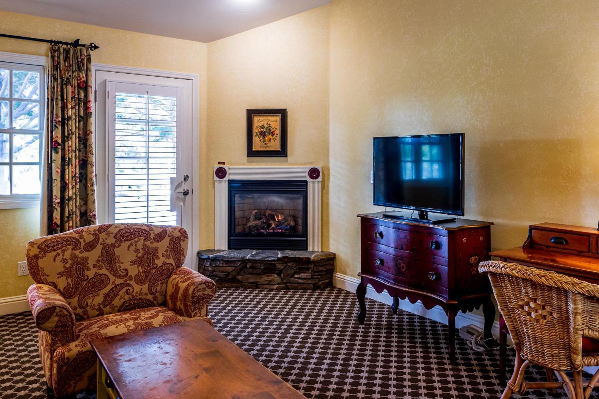 Cambria Pines Lodge photo 55