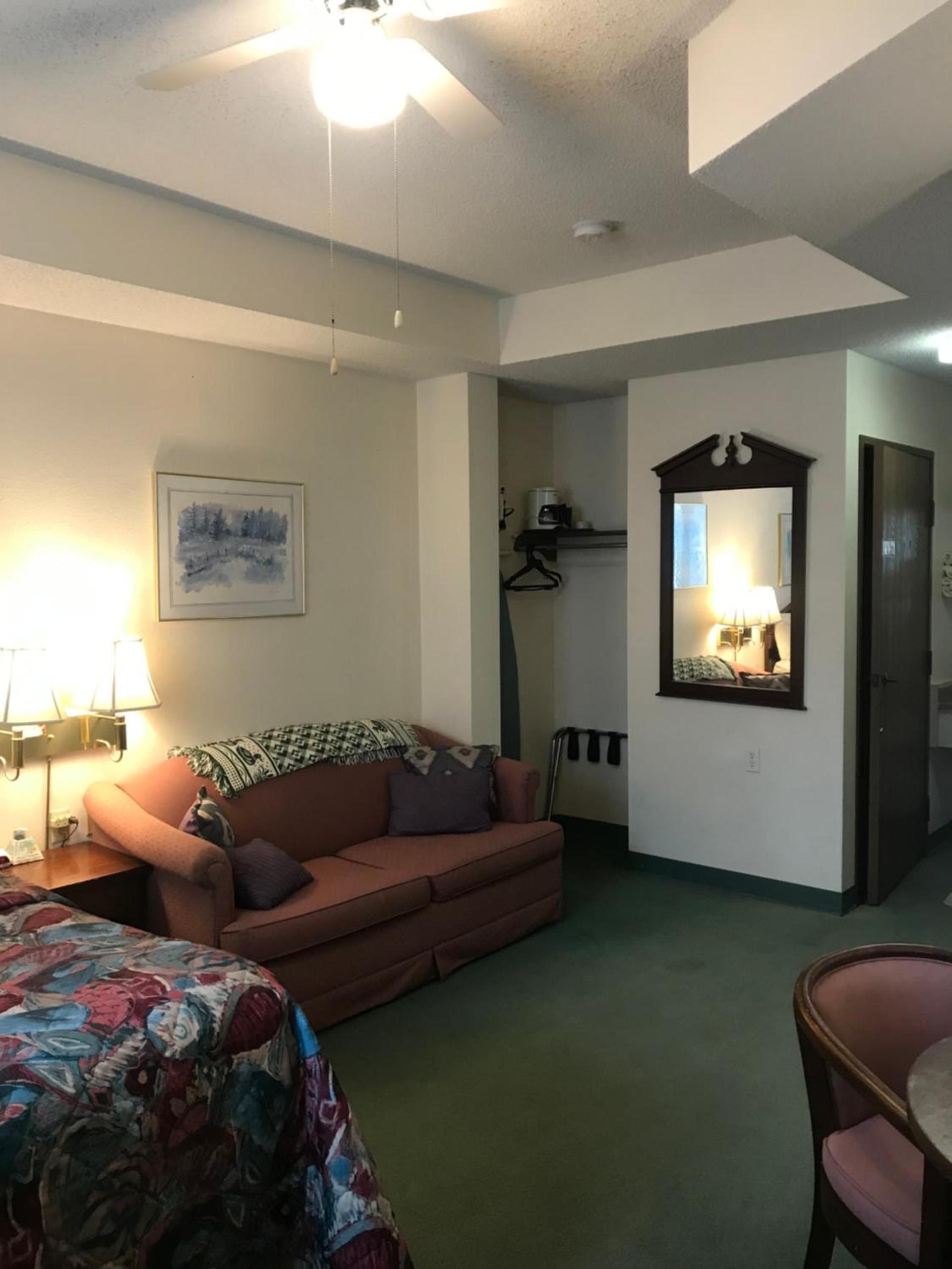 Country Lodge Inn photo 26