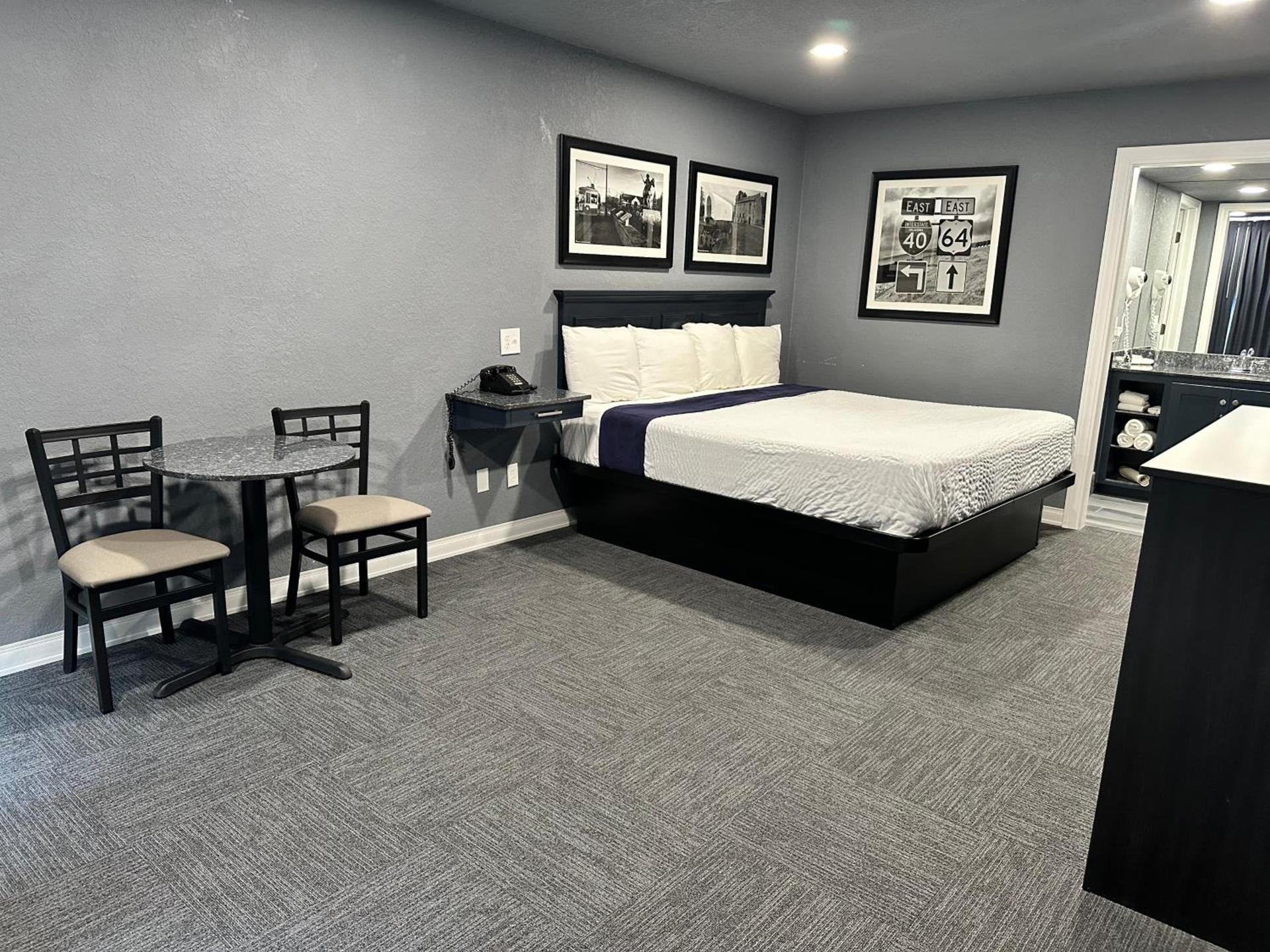 Interstate Inn photo 35