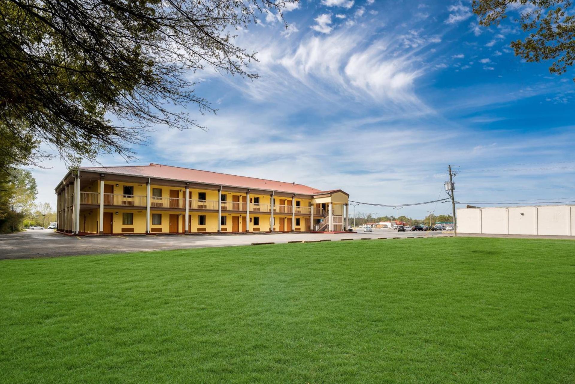 Americas Best Value Inn-Montezuma photo 11