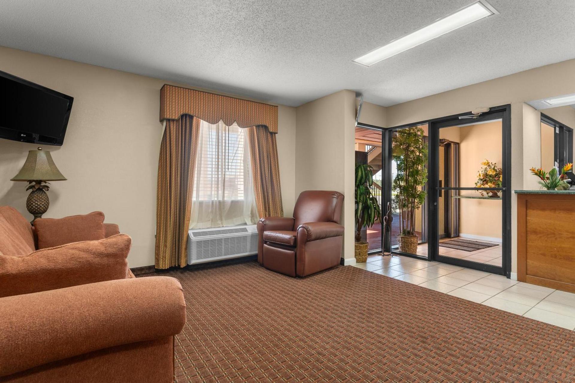Americas Best Value Inn-Montezuma photo 9
