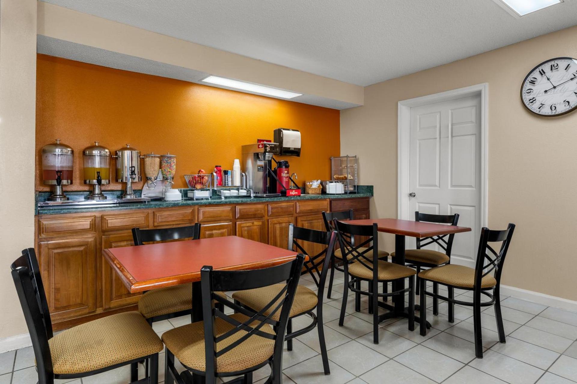 Americas Best Value Inn-Montezuma photo 16