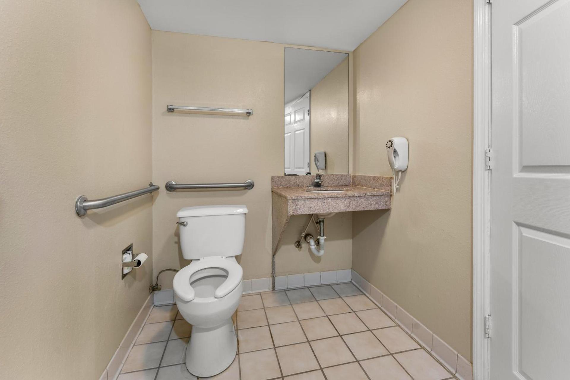 Americas Best Value Inn-Montezuma photo 26