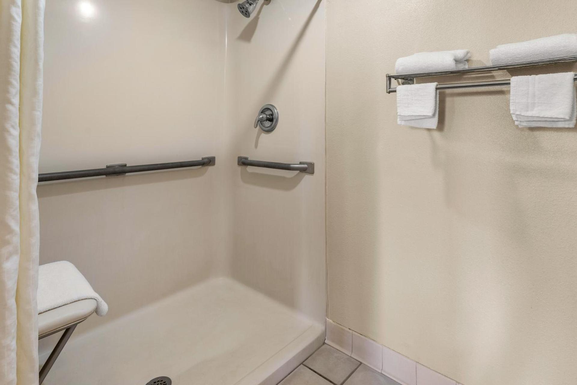Americas Best Value Inn-Montezuma photo 25